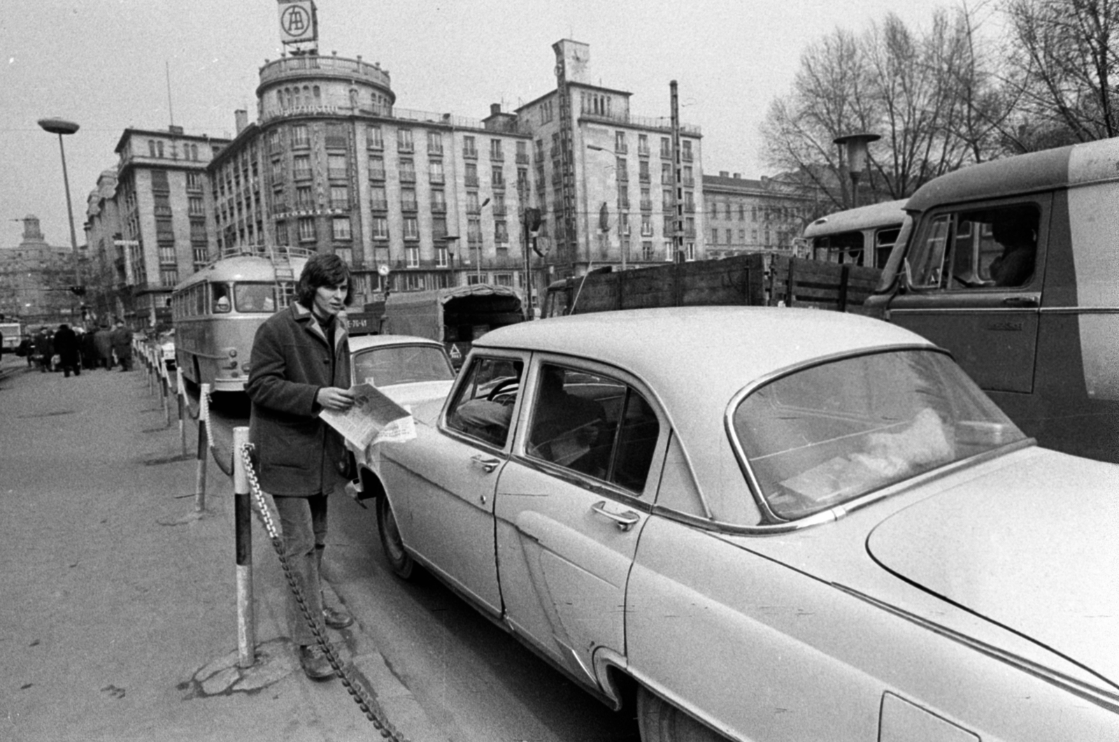 Hungary, Budapest VIII.,Budapest VII., Múzeum körút az Astoria kereszteződés és a Rákóczi út felé nézve, szemben az MTA lakóház és a Georgia bérpalota.., 1976, Péterffy István, Budapest, Fortepan #174574