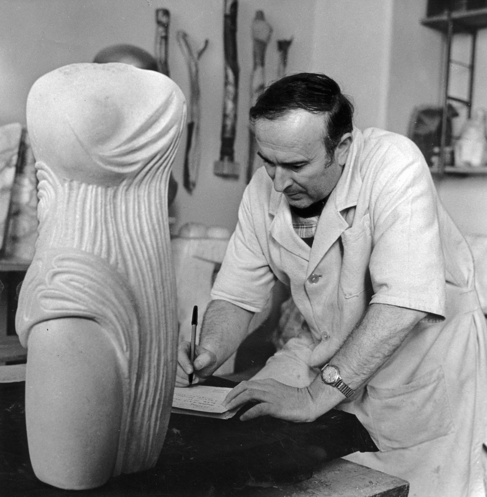 Romania,Transylvania, Cluj-Napoca, Lövith Egon szobrászművész., 1972, Sütő András örökösei, Új Élet szerkesztőség, sculpture, studio, sculptor, Fortepan #174632