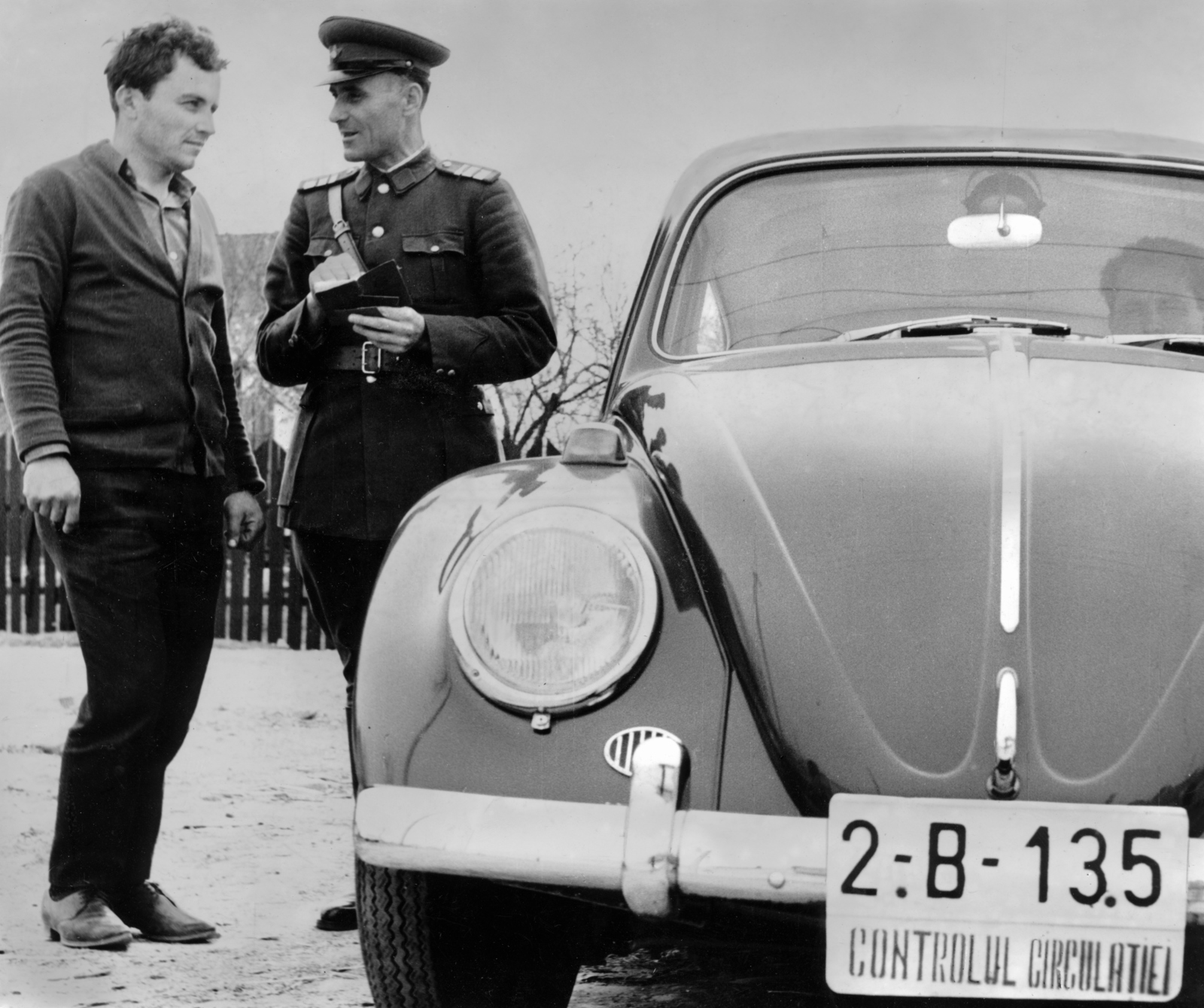 Romania, Bucharest, Volkswagen közlekedési rendőrautó., 1967, Sütő András örökösei, Új Élet szerkesztőség, Volkswagen Beetle, Fortepan #174643