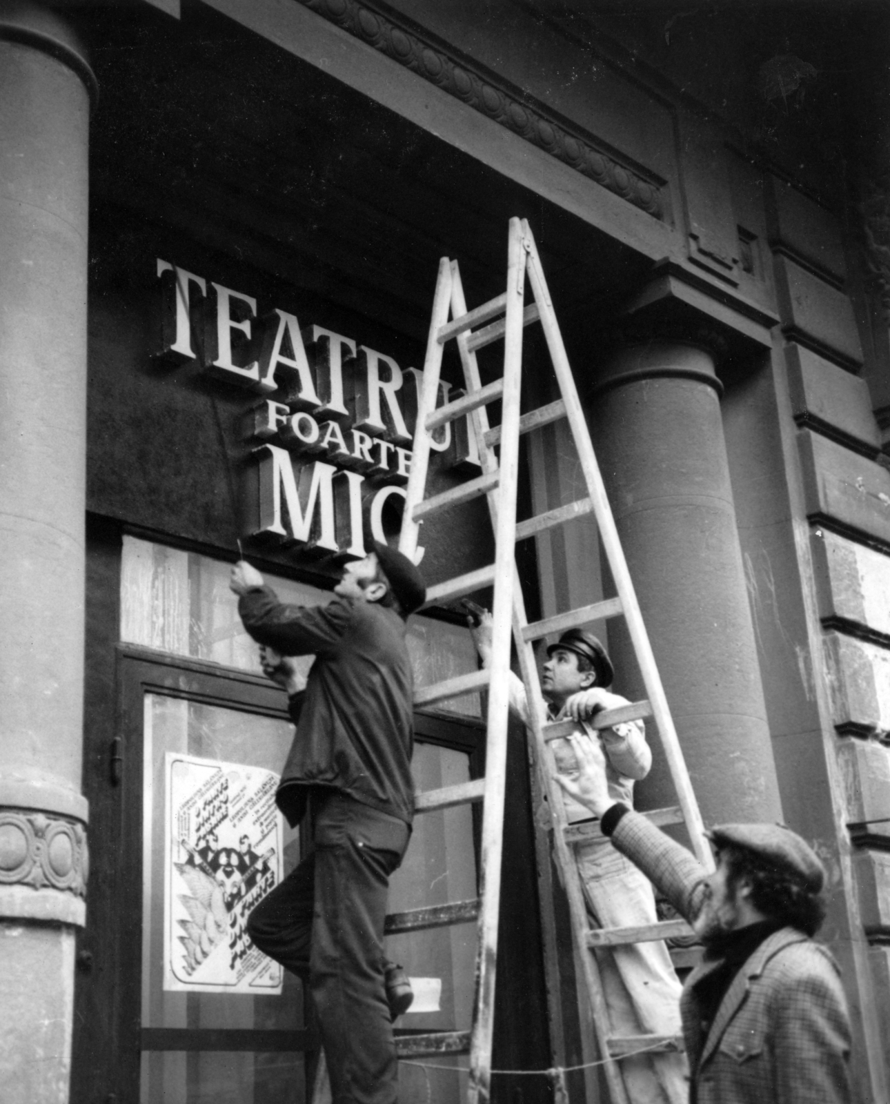 Románia, Bukarest, Bulevardul Carol I (Bulevardul Republicii) 21., Teatrul Foarte Mic (Nagyon Kis Színház)., 1979, Sütő András örökösei, Új Élet szerkesztőség, Fortepan #174672