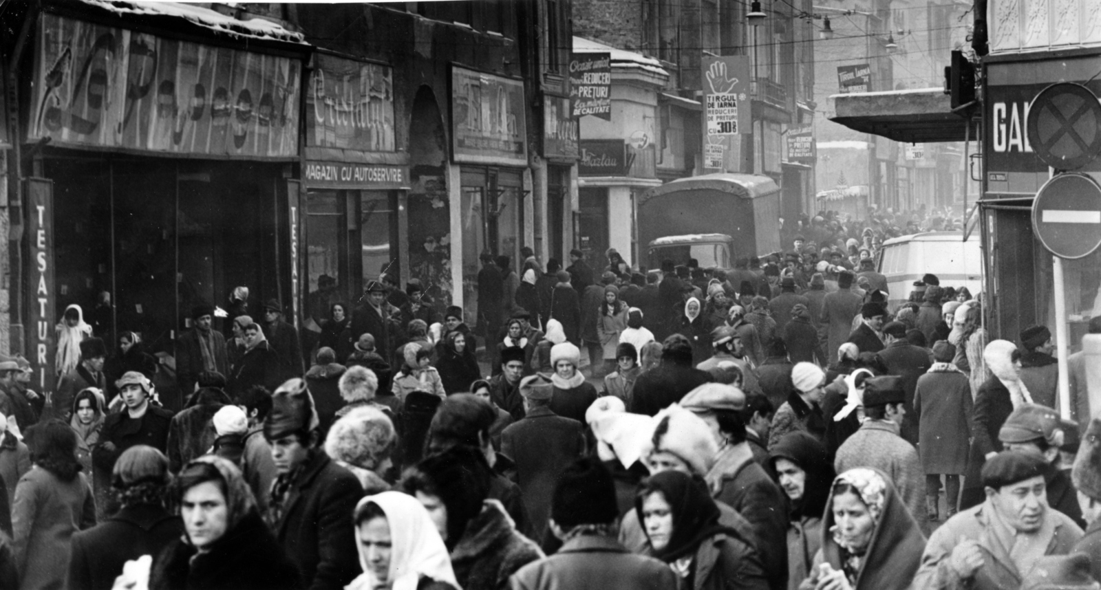 Romania, Bucharest, Strada Lipscani a Bulevardul Ion C. Brătianu (Bulevardul 1848) felől nézve., 1969, Sütő András örökösei, Új Élet szerkesztőség, Fortepan #174715