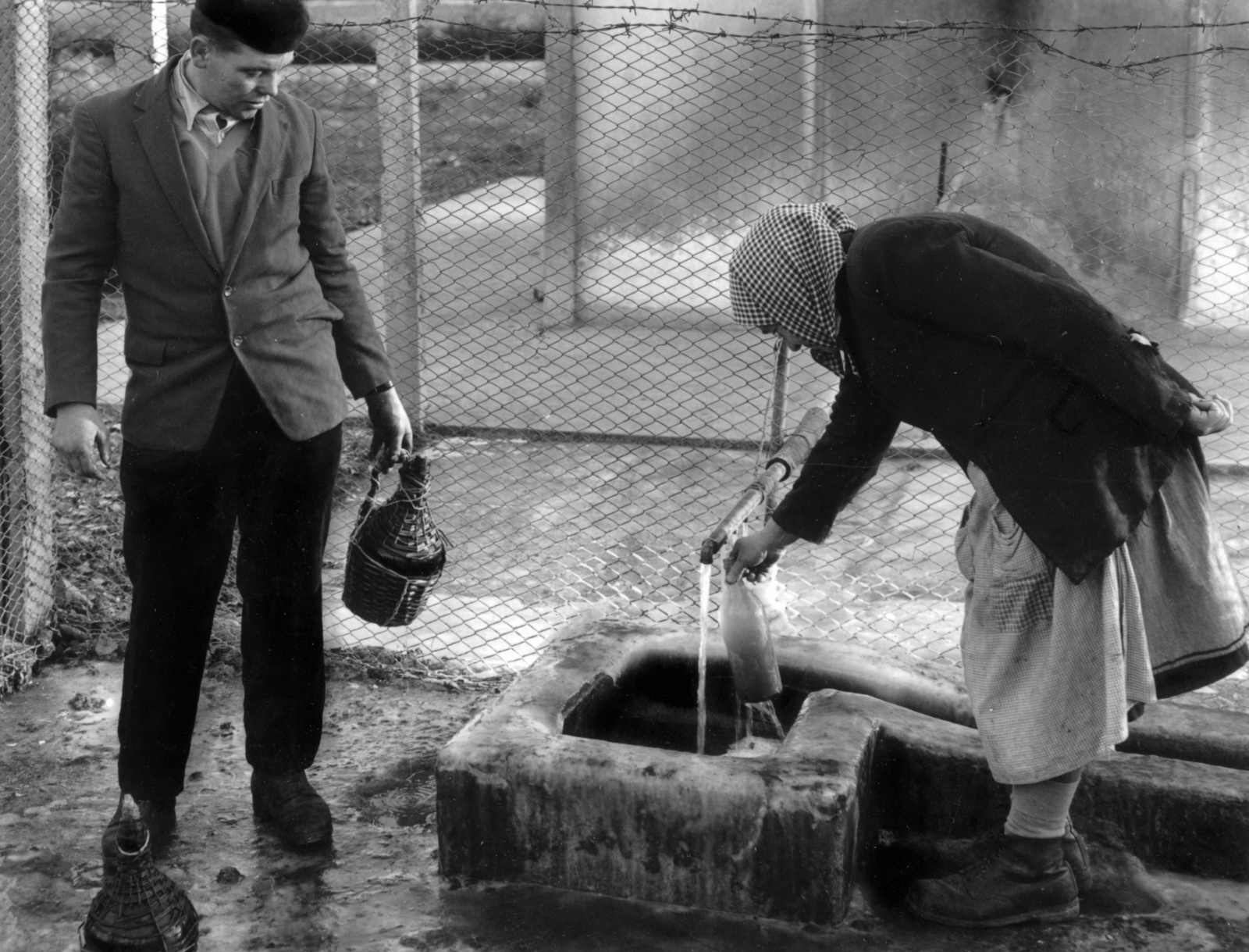 Romania,Transylvania, Vârghiș, borvízkút., 1969, Sütő András örökösei, Új Élet szerkesztőség, Fortepan #174731