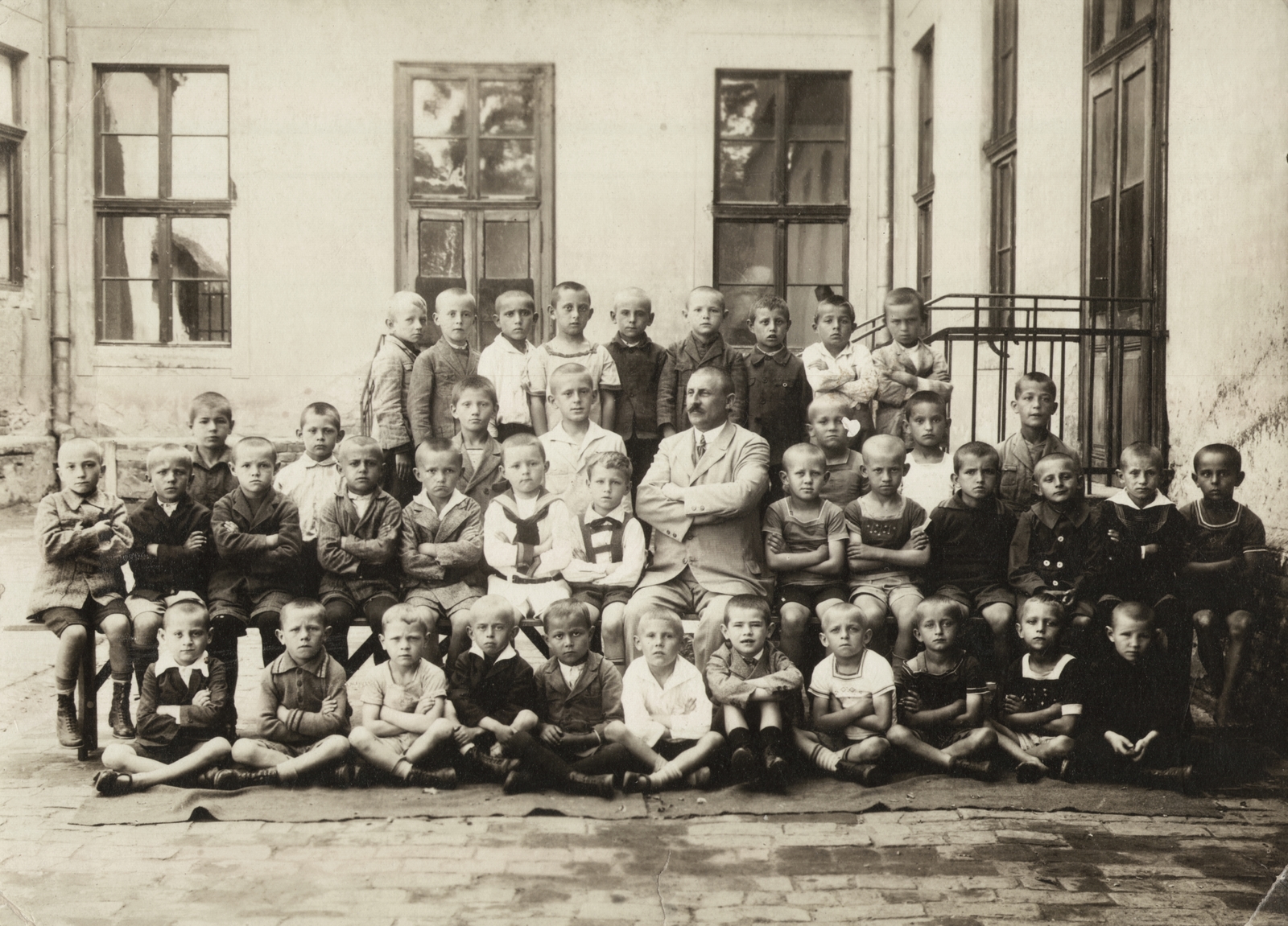 Hungary, Békéscsaba, a Békéscsabai Állami Elemi Népiskola osztályképe., 1927, Kajáriné Lipták Márta, boys, class photo, Fortepan #174896