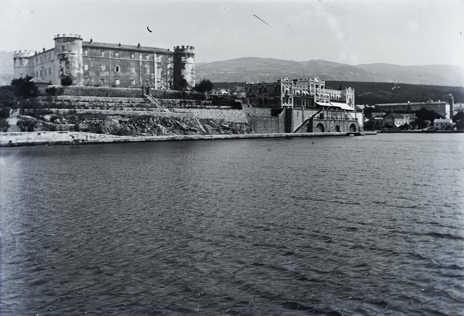 Croatia,Adriatic Sea, Kraljevica, az öböl túlpartján a Frangepán-kastély., 1911, Berecz, sea shore, castle, Fortepan #175010
