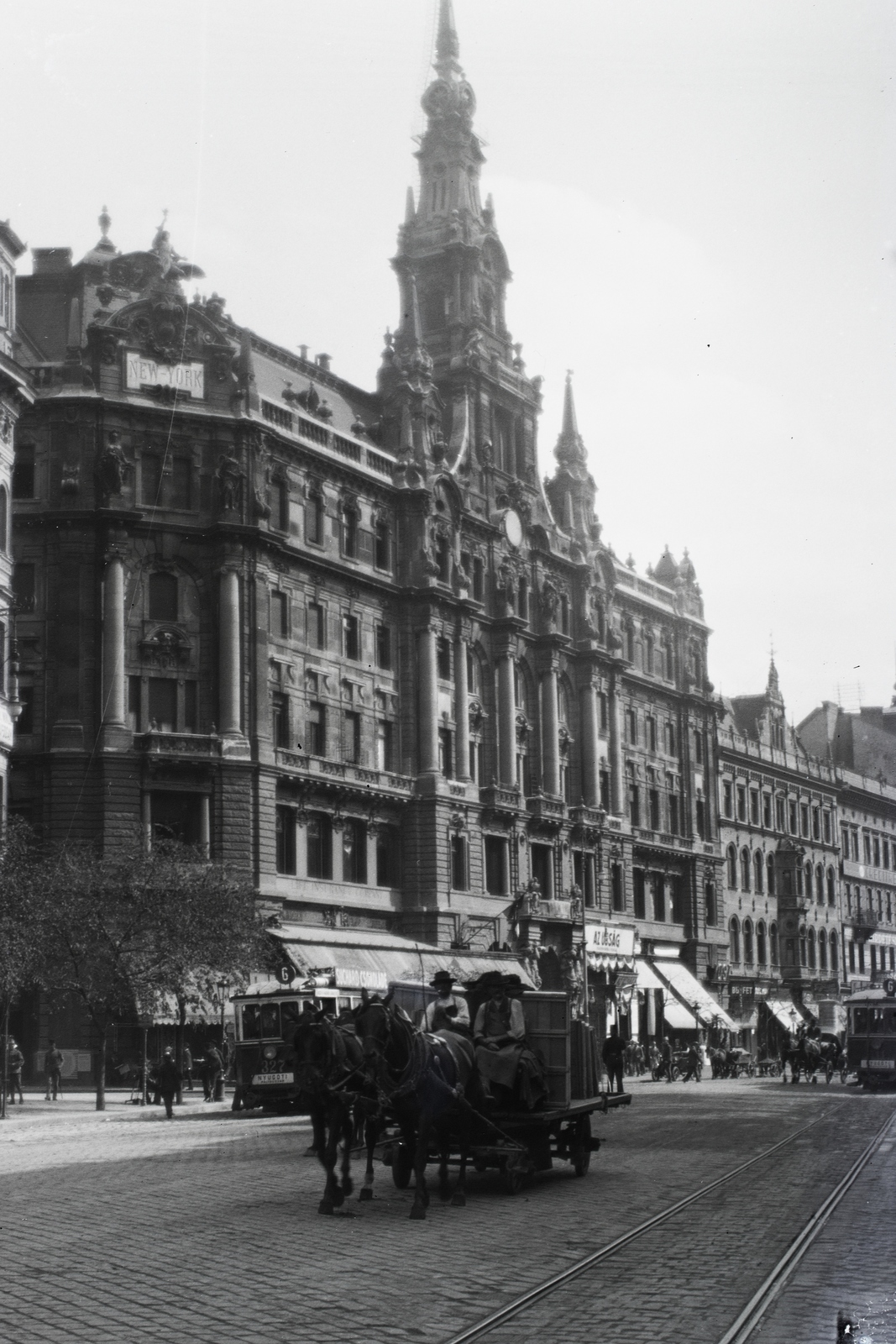 Magyarország, Budapest VII., Erzsébet körút, New York palota., 1925, Berecz, Budapest, viszonylatszám, villamos, tömegközlekedés, Az Újság, lovaskocsi, Fortepan #175051