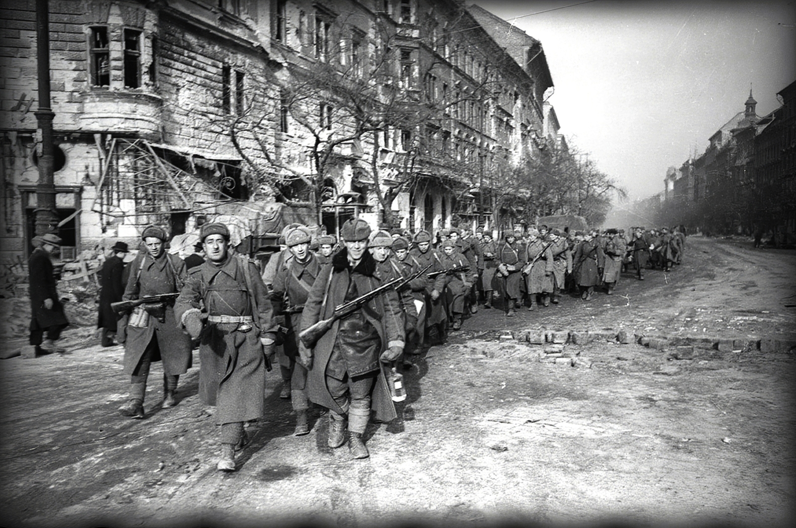 Hungary, Budapest VIII., József körút az Üllői út felől nézve., 1945, Vörös Hadsereg, Soviet soldier, machine gun, Budapest, Fortepan #175196