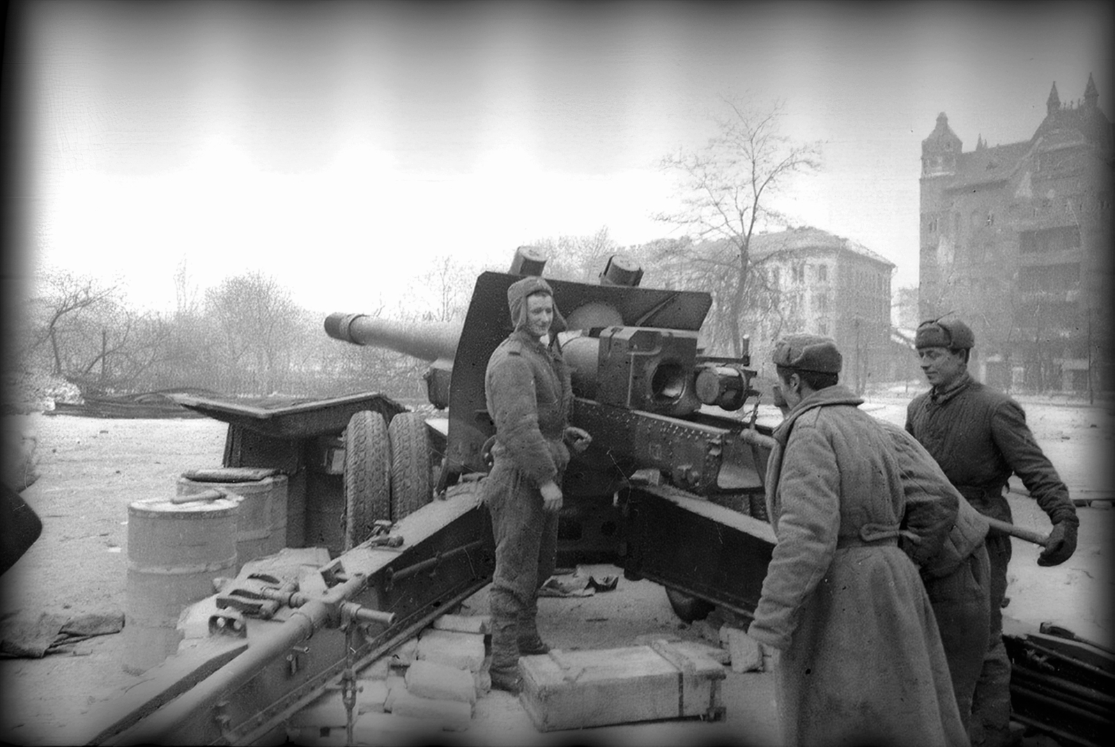 Magyarország, Budapest VIII., Kálvária tér., 1945, Vörös Hadsereg, Budapest, szovjet katona, Fortepan #175361