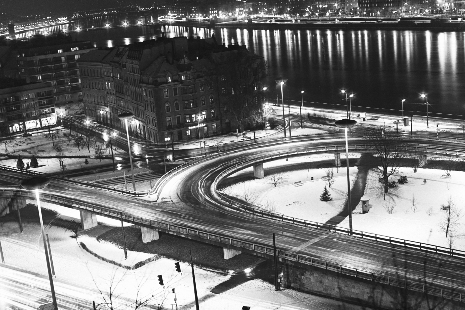 Hungary, Budapest I., Döbrentei tér, az Erzsébet híd lehajtója a Gellérthegyről nézve., 1970, Chuckyeager tumblr, Budapest, Fortepan #175397