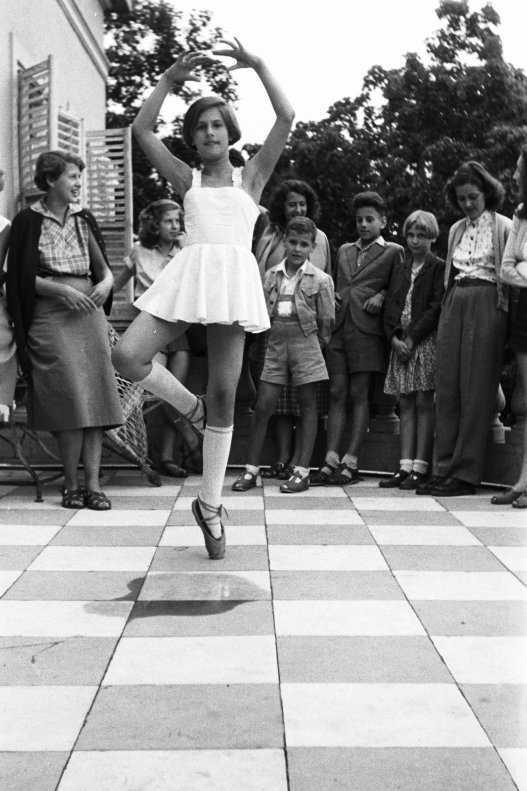 1951, Chuckyeager tumblr, gaping, youth, terrace, ballerina, Fortepan #175410