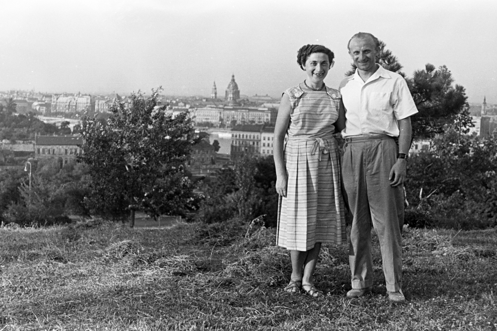 Hungary, Budapest I., kilátás a Bazilika felé., 1955, Chuckyeager tumblr, Budapest, smile, man and woman, Fortepan #175426
