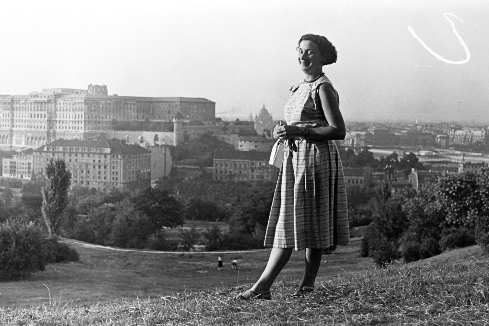 Hungary, Budapest I., kilátás a Királyi Palota (később Budavári Palota) felé., 1959, Chuckyeager tumblr, Budapest, summer dresses, lady, hairdo, necklace, Fortepan #175427