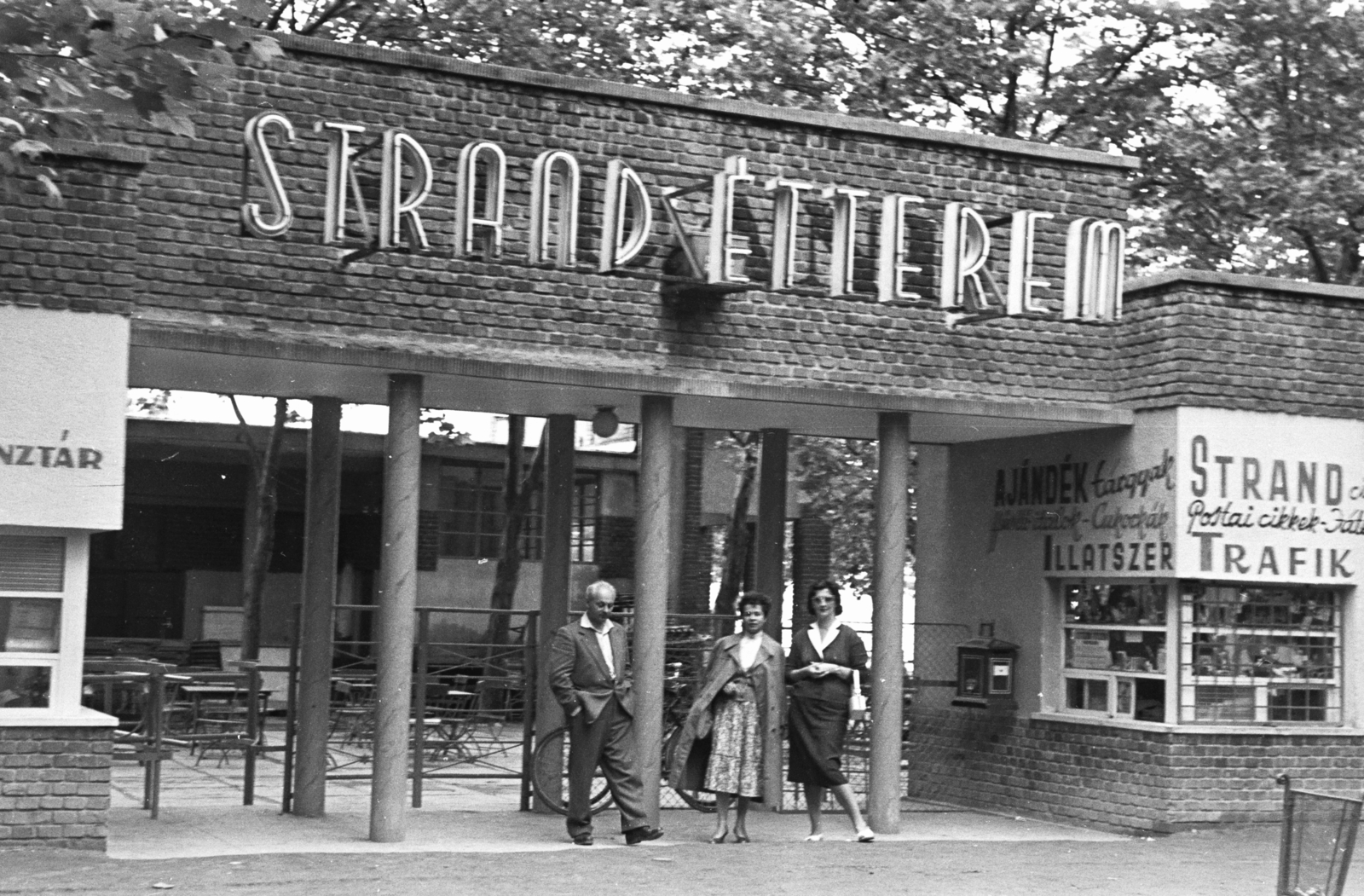 Hungary,Lake Balaton, Siófok, bejárat a Strandra., 1955, Chuckyeager tumblr, label, tobacco shop, Fortepan #175437