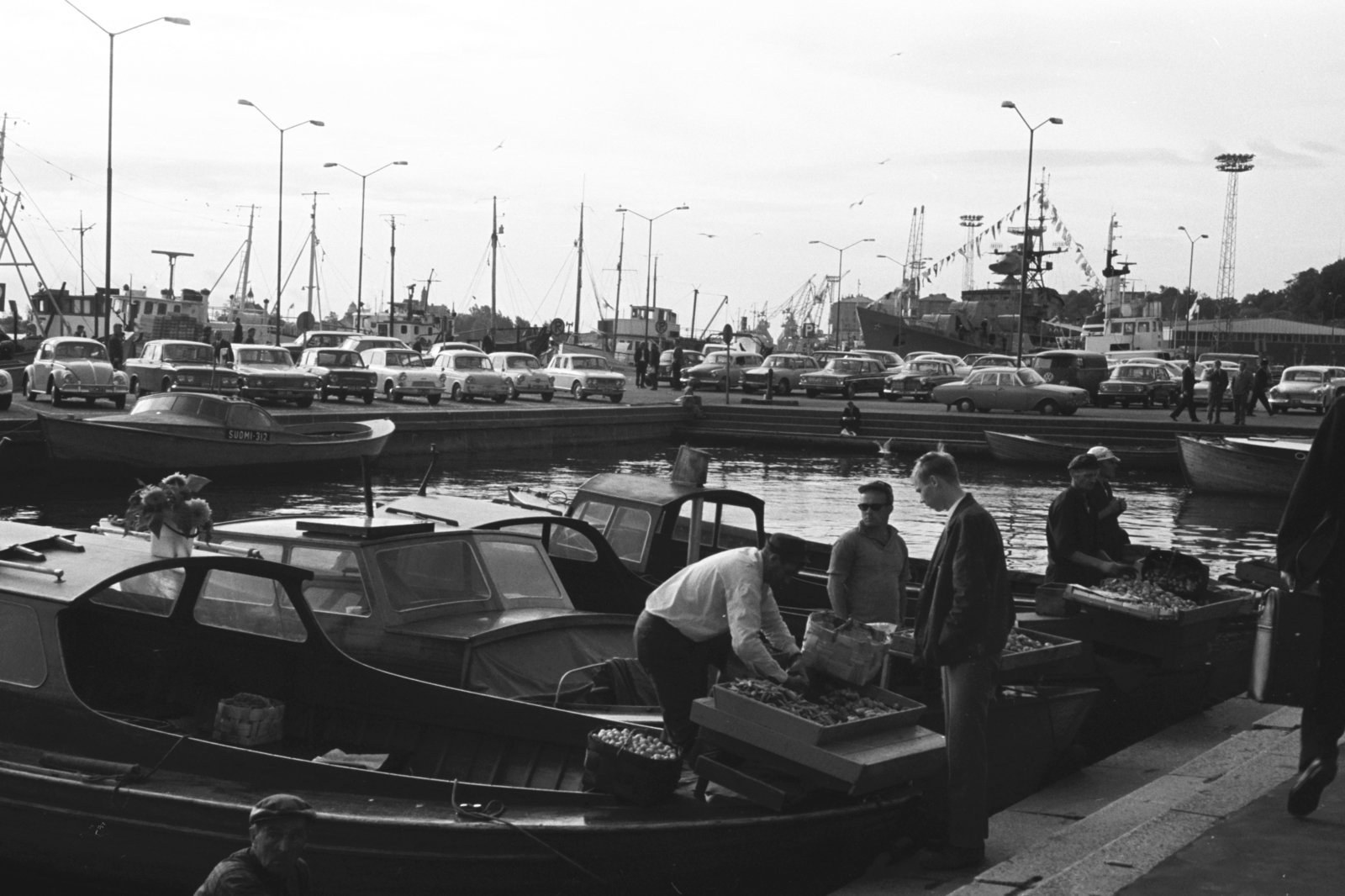 Finland, Helsinki, kikötő, jobbra a kikötői piactér (Kauppatori)., 1966, Chuckyeager tumblr, Fortepan #175522