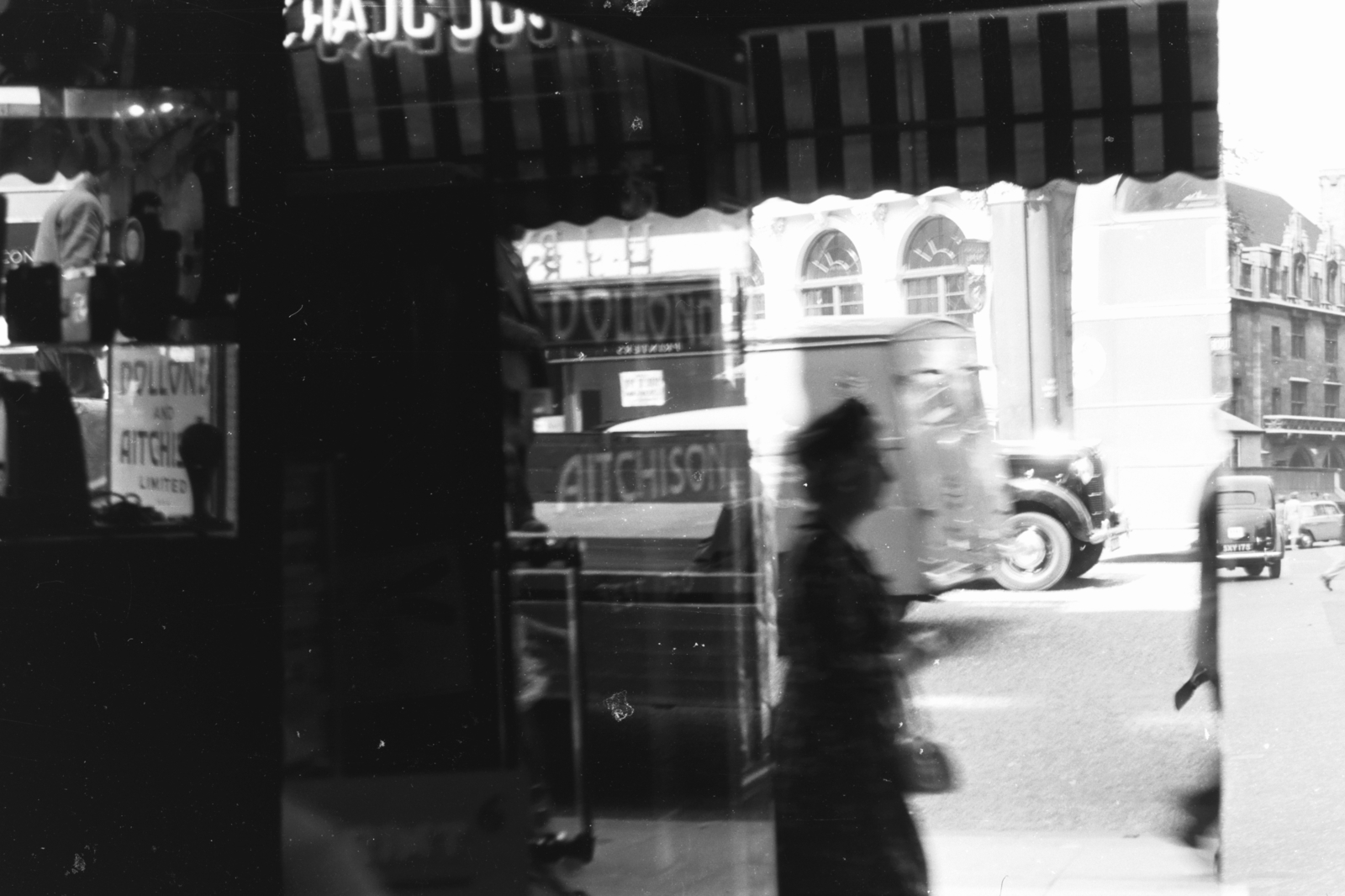 United Kingdom, London, a jobb szélen a Legfelsőbb Bíróság épülete látszik a Broad Sanctuary felől., 1958, Chuckyeager tumblr, erroneous photo, double exposure, Fortepan #175567