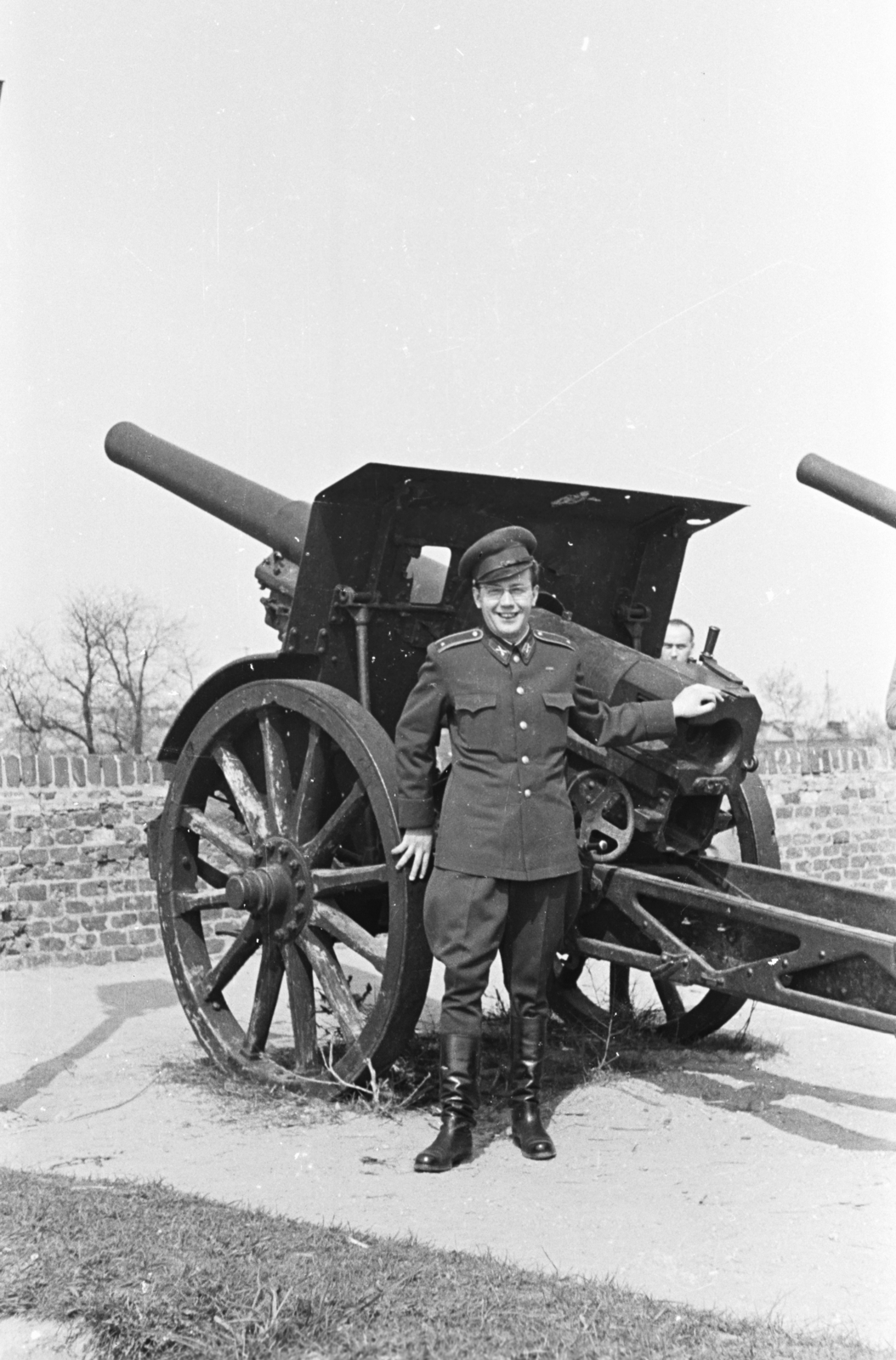Hungary, Budapest I., Anjou bástya., 1960, Chuckyeager tumblr, Budapest, soldier, cannon, Fortepan #175596