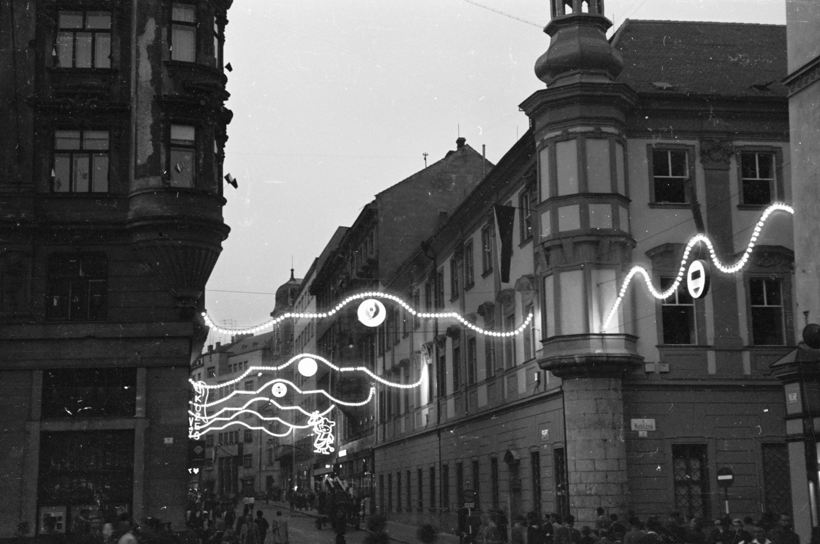 Czech Republik, Brno, náměstí Svobody, szemben az ulice Běhounská., 1960, Chuckyeager tumblr, floodlighting, Fortepan #175608