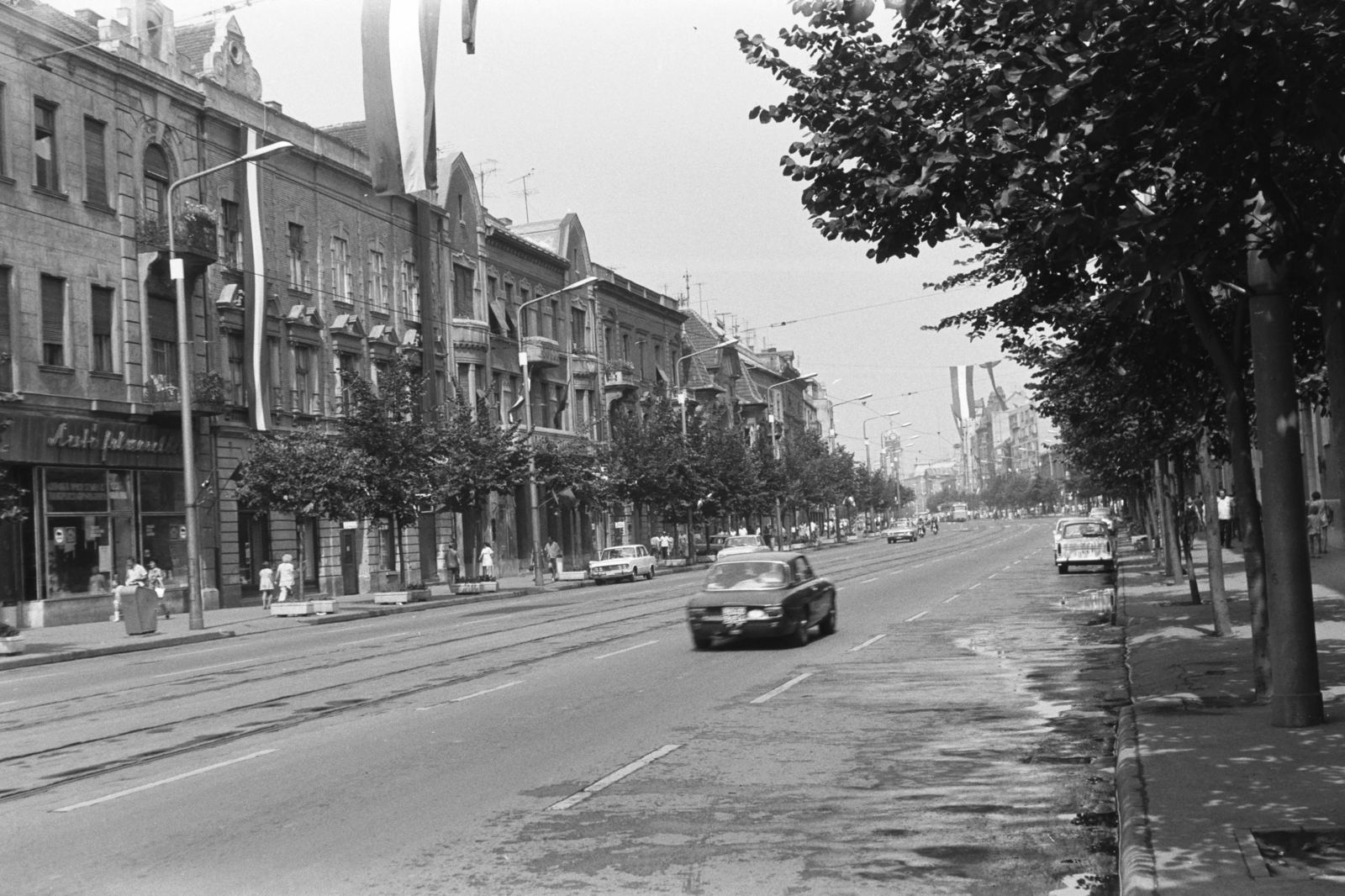 Hungary, Debrecen, Piac utca (Vörös Hadsereg útja) a Petőfi tér felől nézve., 1975, Chuckyeager tumblr, Fortepan #175648