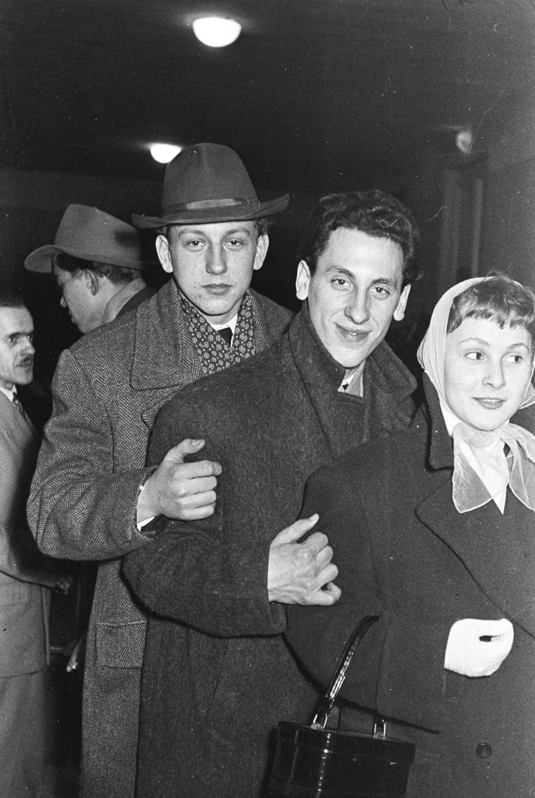 Hungary, Budapest VIII., Tolnai Lajos utca 25., Budapesti Sütőporgyár., 1960, Chuckyeager tumblr, Budapest, three people, youth, Fortepan #175676