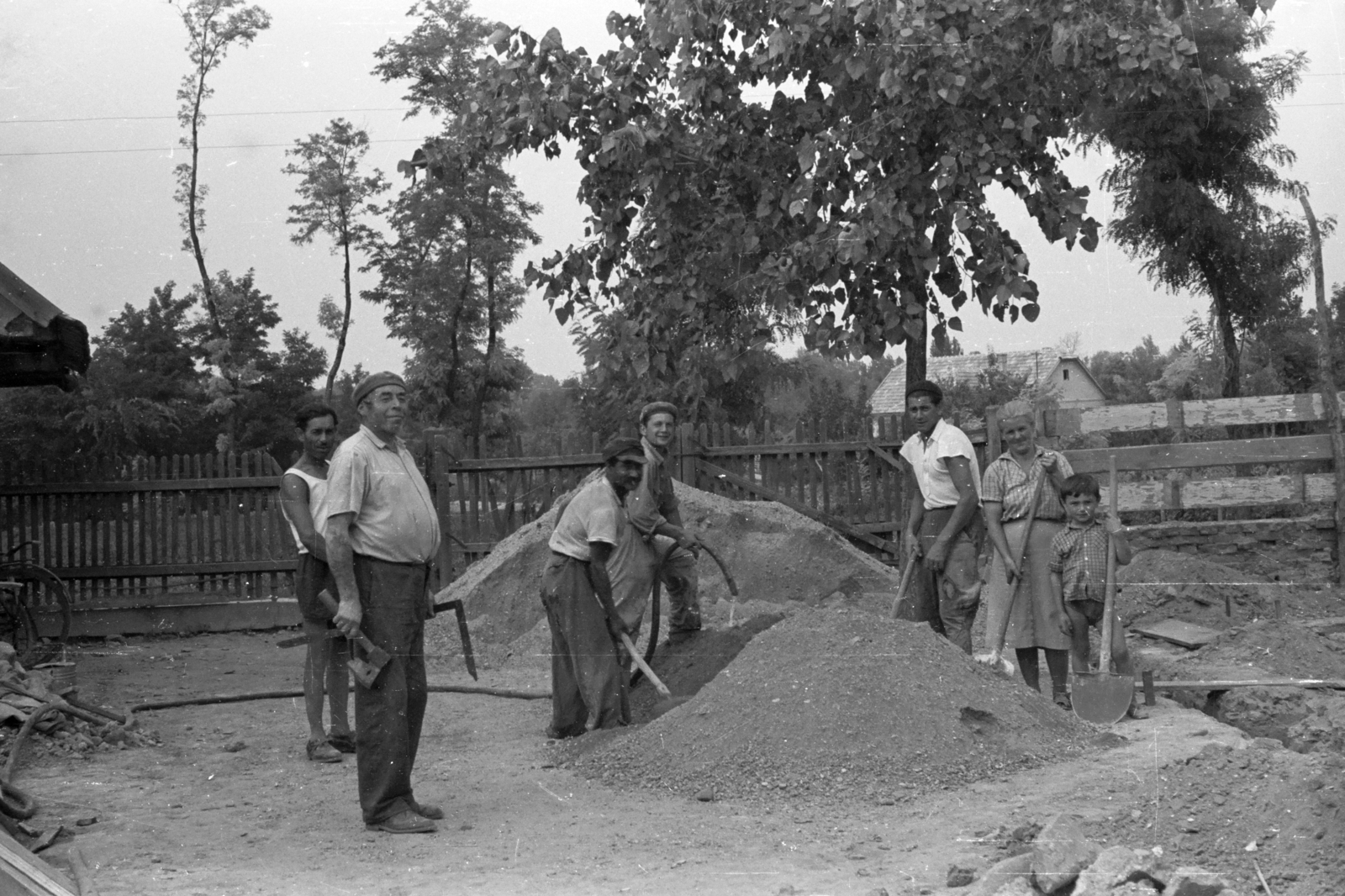 1960, Chuckyeager tumblr, construction, spade, hosing, hatchet, Right angle ruler, Fortepan #175751