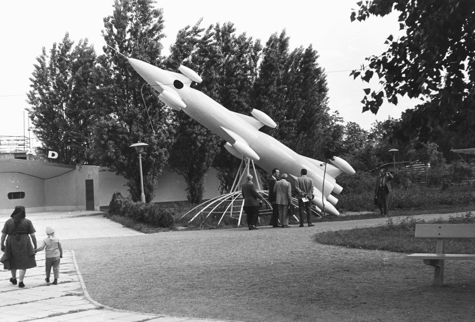 Hungary, Dunaújváros, Vidám Park., 1966, Chuckyeager tumblr, rocket, Fortepan #175824