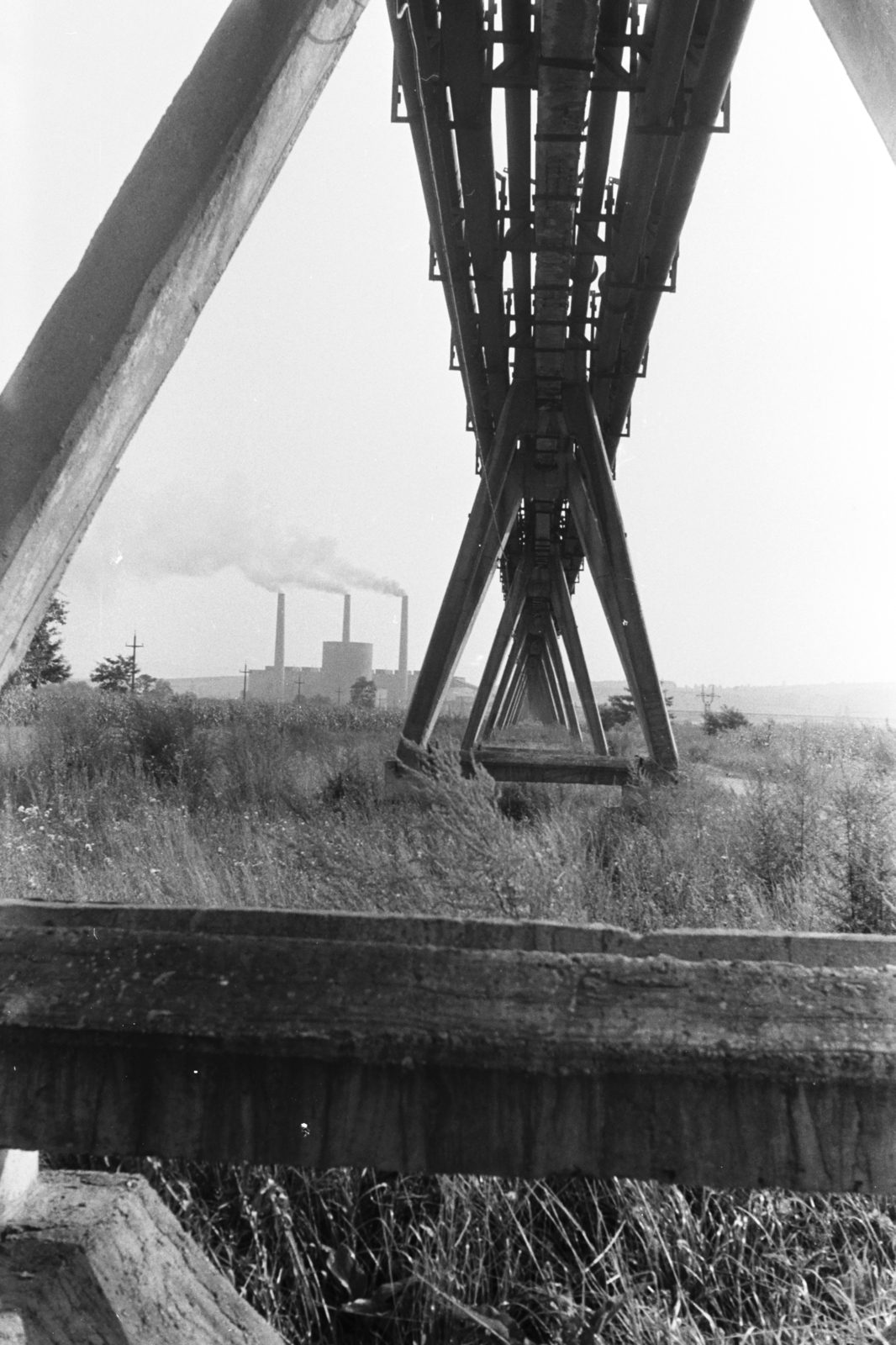 Hungary, Berente, (ekkor Kazincbarcikához tartozott), a zagyvezeték és a Borsodi Hőerőmű a múcsonyi zagytér felől nézve., 1968, Chuckyeager tumblr, Fortepan #175856