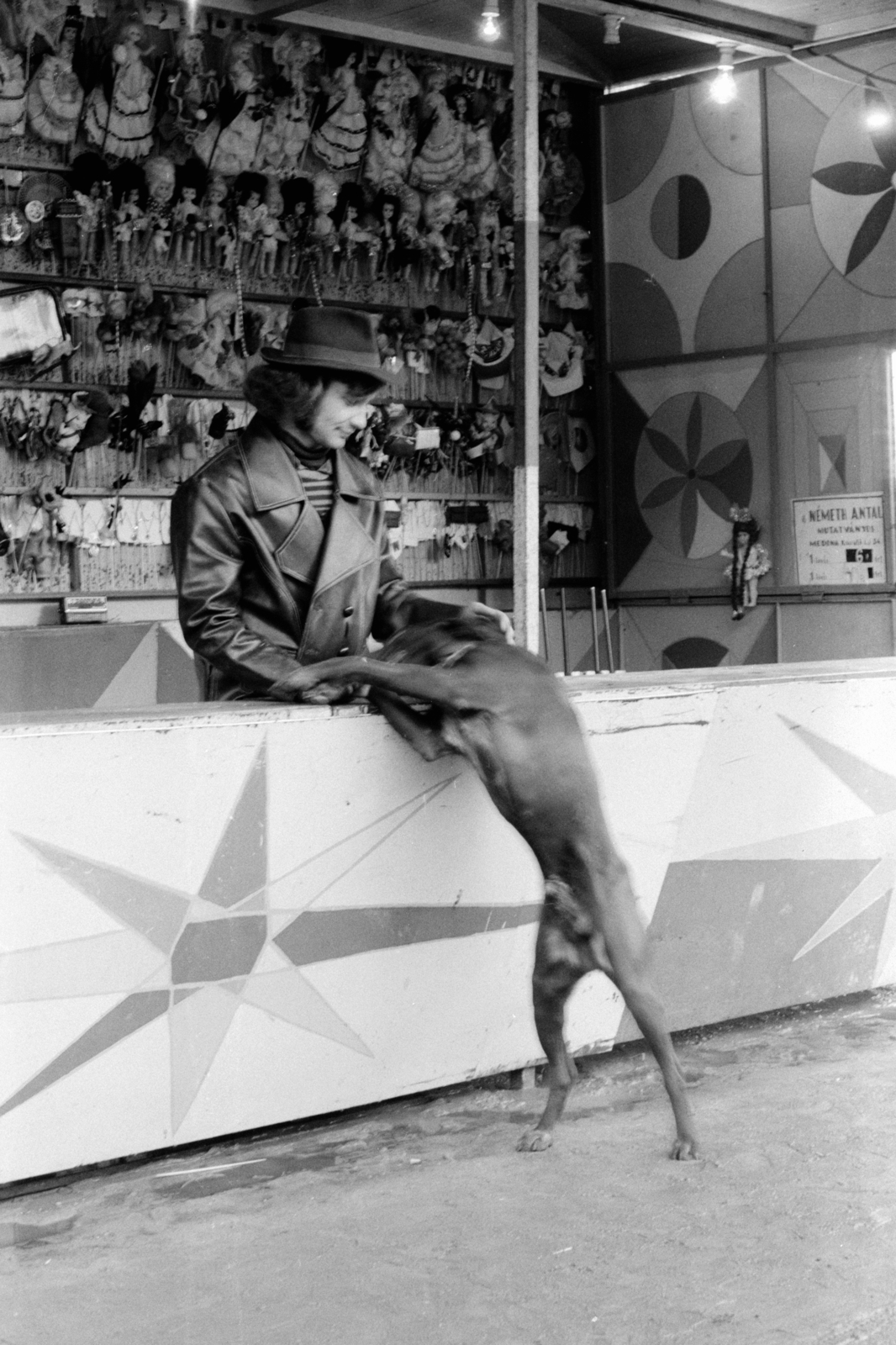 1977, Chuckyeager tumblr, dog, amusement park, shooting-gallery, Fortepan #175865