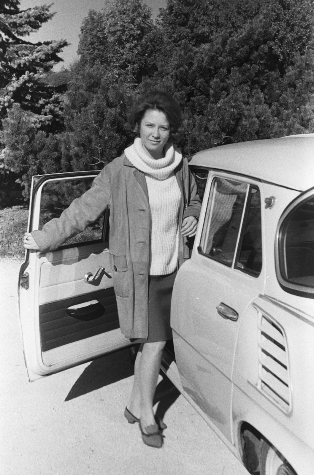 1977, Chuckyeager tumblr, girls'n'cars, Fortepan #175915
