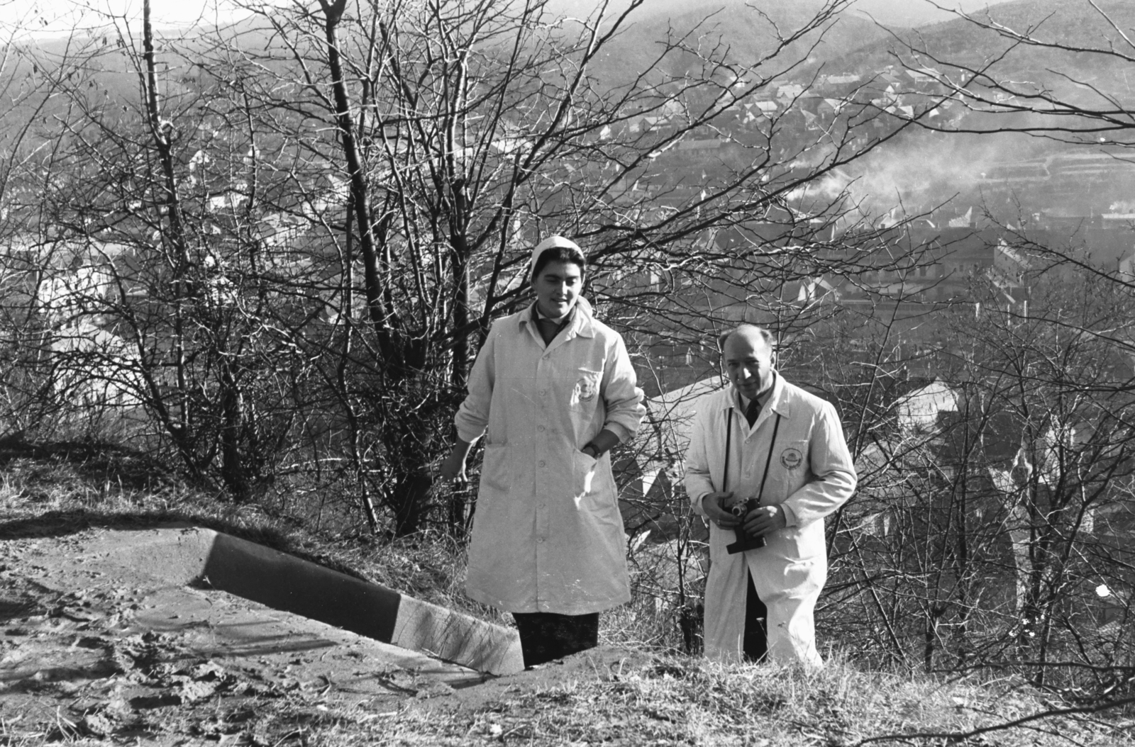 Magyarország, Salgótarján, a Kálvária dombra vezető lépcső., 1956, Chuckyeager tumblr, fényképezőgép, munkaköpeny, Fortepan #175926