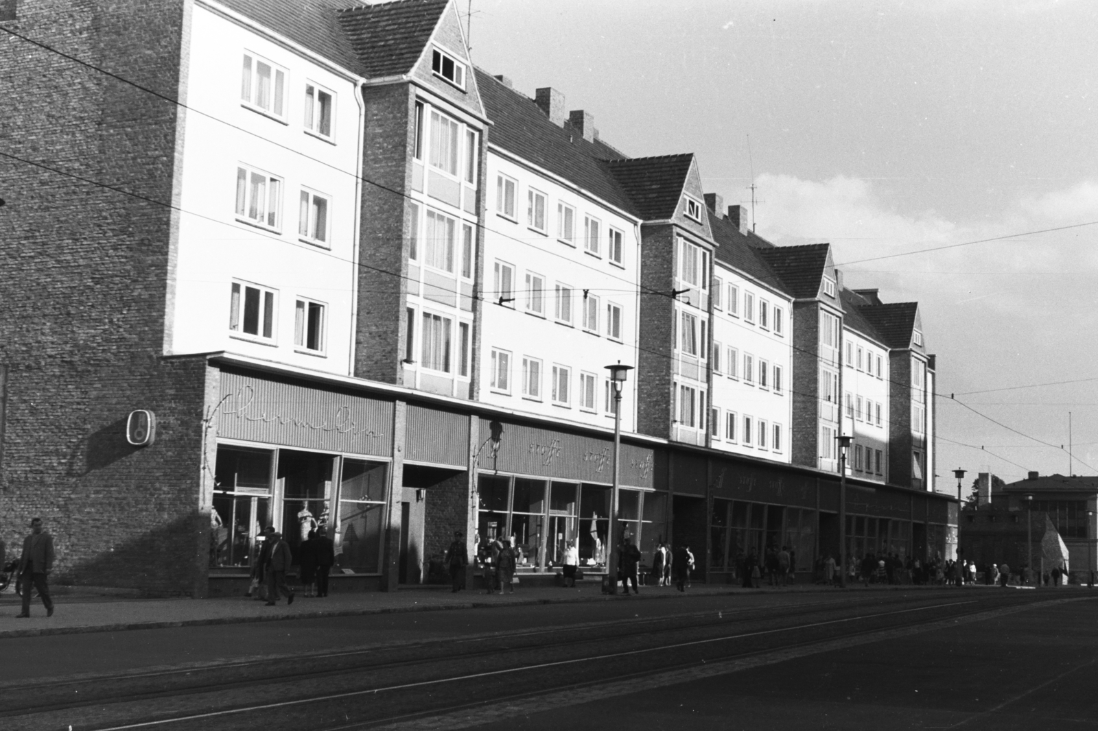 Germany, Rostock, a Steinstrasse keleti oldala a Neuer Markt (Ernst-Thälmann-Platz) felől., 1961, Chuckyeager tumblr, GDR, Fortepan #175942