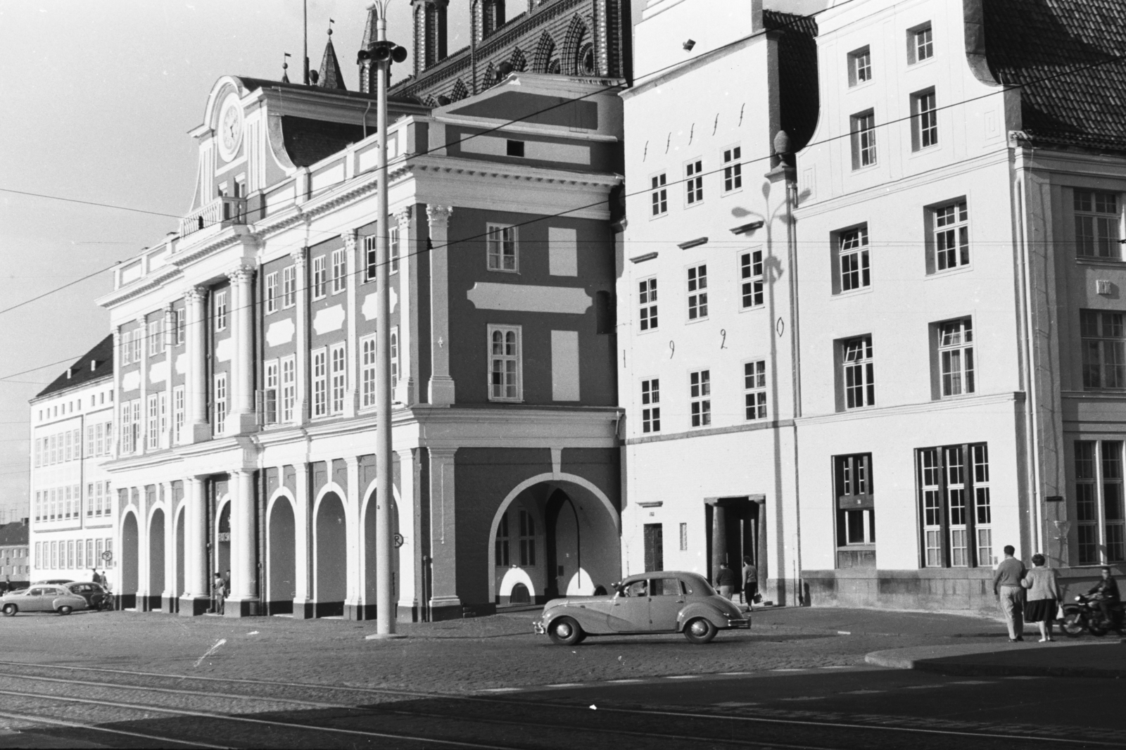 Németország, Rostock, Neuer Markt (Ernst-Thälmann-Platz), szemben a Városháza., 1961, Chuckyeager tumblr, NDK, Fortepan #175944