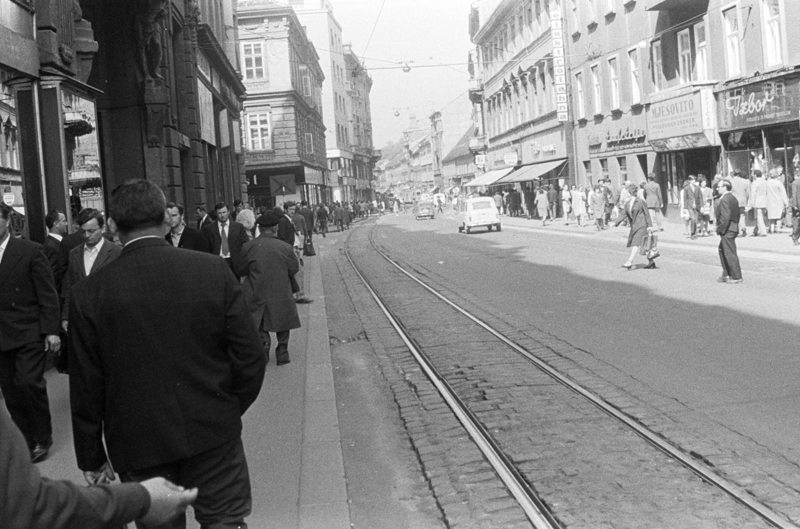 Croatia, Zagreb, az Ilica a Jellasics bán tér (Trg bana Josipa Jelačića) felől nézve., 1971, Chuckyeager tumblr, Yugoslavia, Fortepan #175975