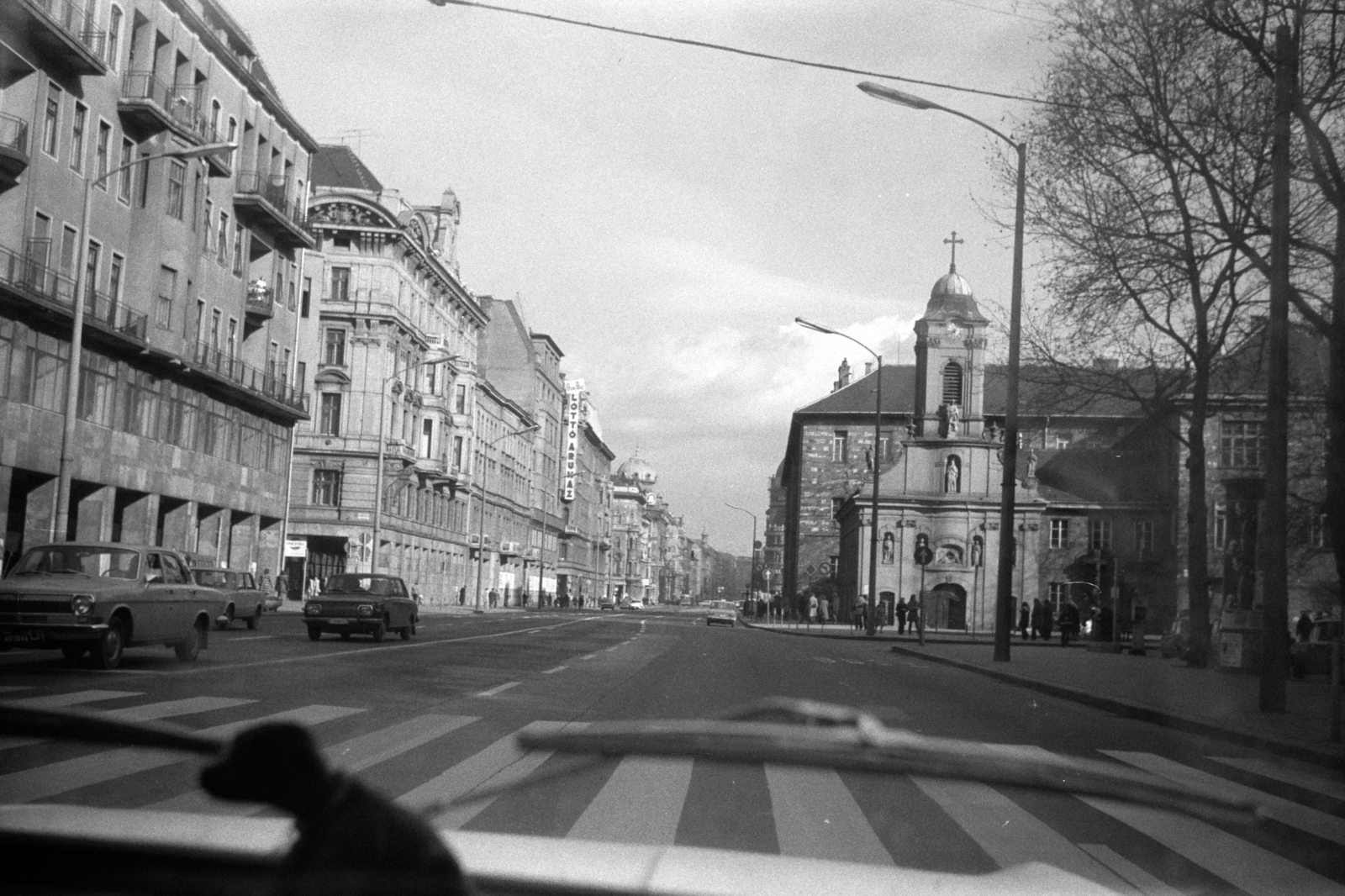 Hungary, Budapest VII.,Budapest VIII., Rákóczi út a Blaha Lujza tér felé nézve, jobbra a Szent Rókus-kápolna., 1973, Chuckyeager tumblr, Budapest, Fortepan #175985