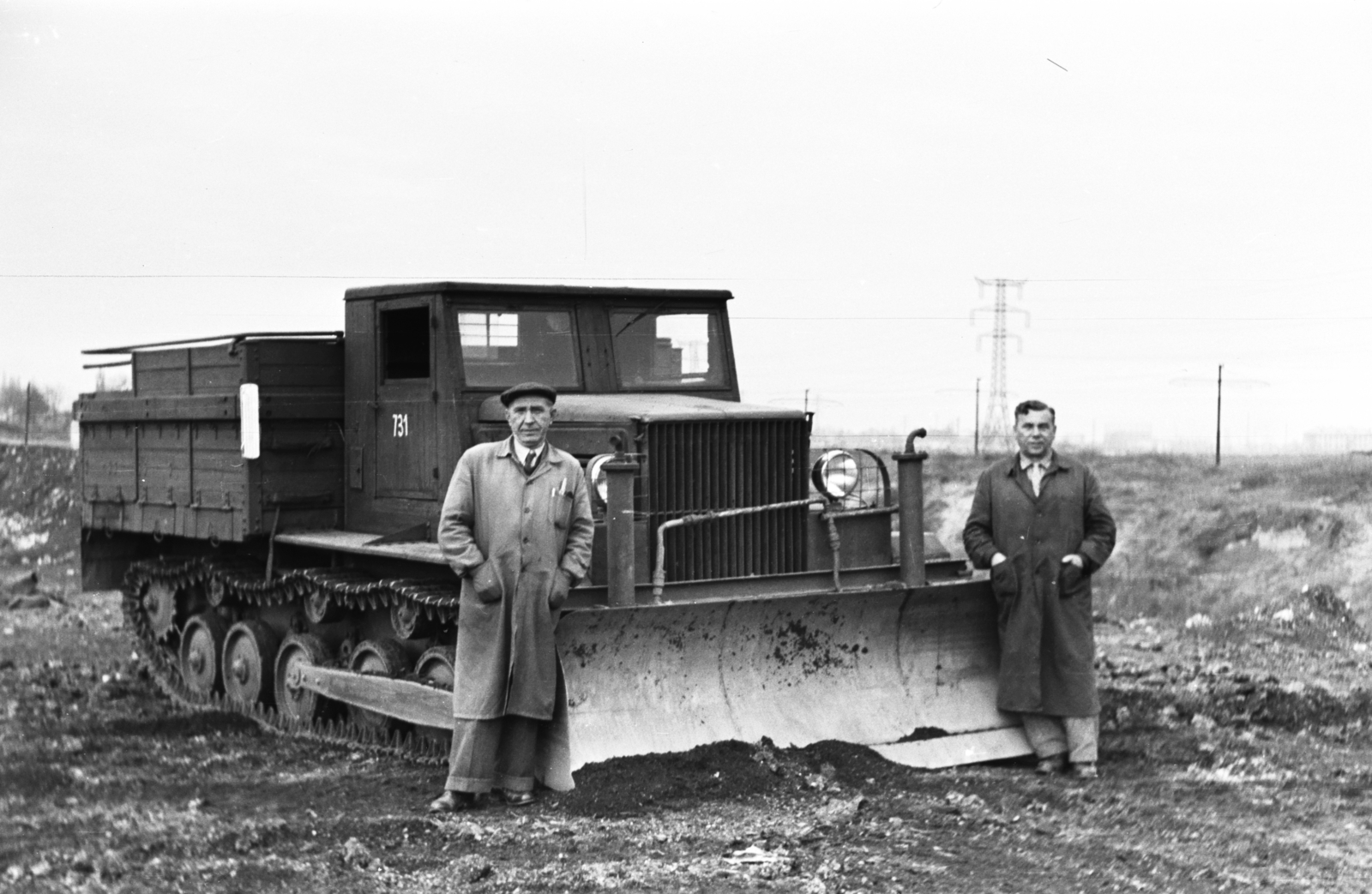 1954, Chuckyeager tumblr, hands in pockets, overall, machine, track, Fortepan #175986