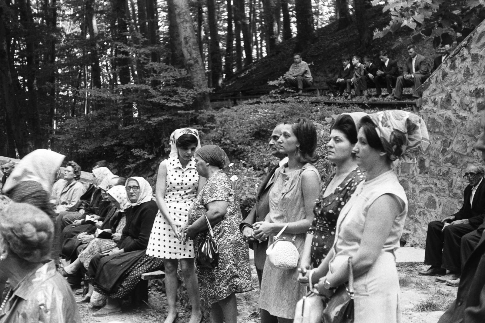 Hungary, Csatka, az imádkozó Szent Szűz búcsújáró helye. A felvétel a Szentkúti-kápolnánál, a Mária napi búcsú alkalmával készült., 1962, Chuckyeager tumblr, pilgrimage, Fortepan #176019