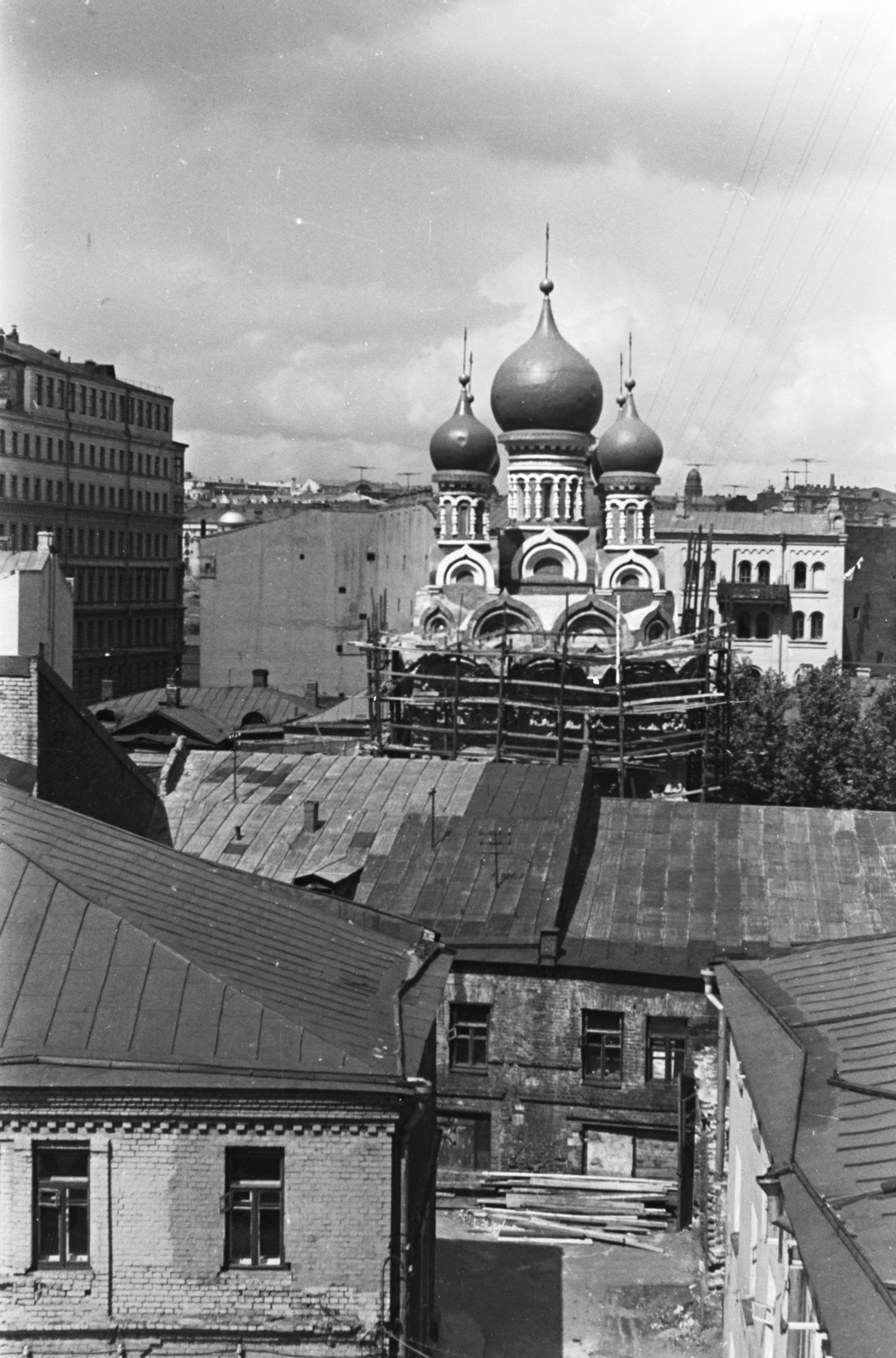 Russia, Moscow, kilátás a Balcsug hotel-ból az orosz ortodox Pszkov-hegyi Győzedelmes Szent György-templom felé., 1962, Chuckyeager tumblr, Fortepan #176032