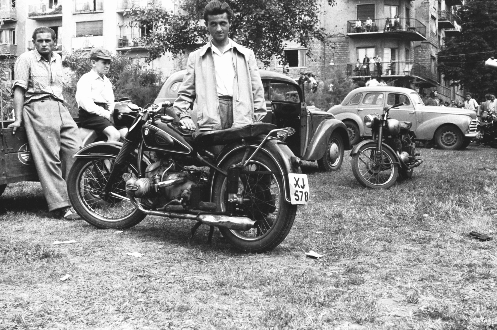 Hungary, Budapest I., a Vérmező sarka a Mikó utca - Attila út találkozásánál, motorverseny depója., 1955, Chuckyeager tumblr, Budapest, BMW-brand, number plate, motorcycle, Fortepan #176060