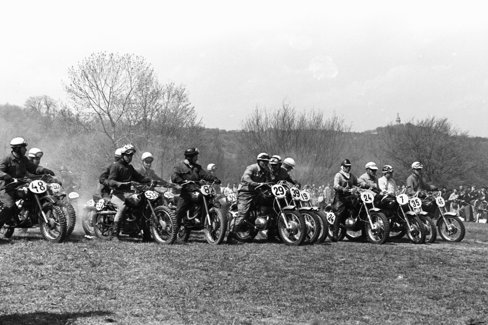 Magyarország, Budapest XII., Normafa, motokrosszverseny rajtja., 1962, Chuckyeager tumblr, motorverseny, Budapest, Fortepan #176071