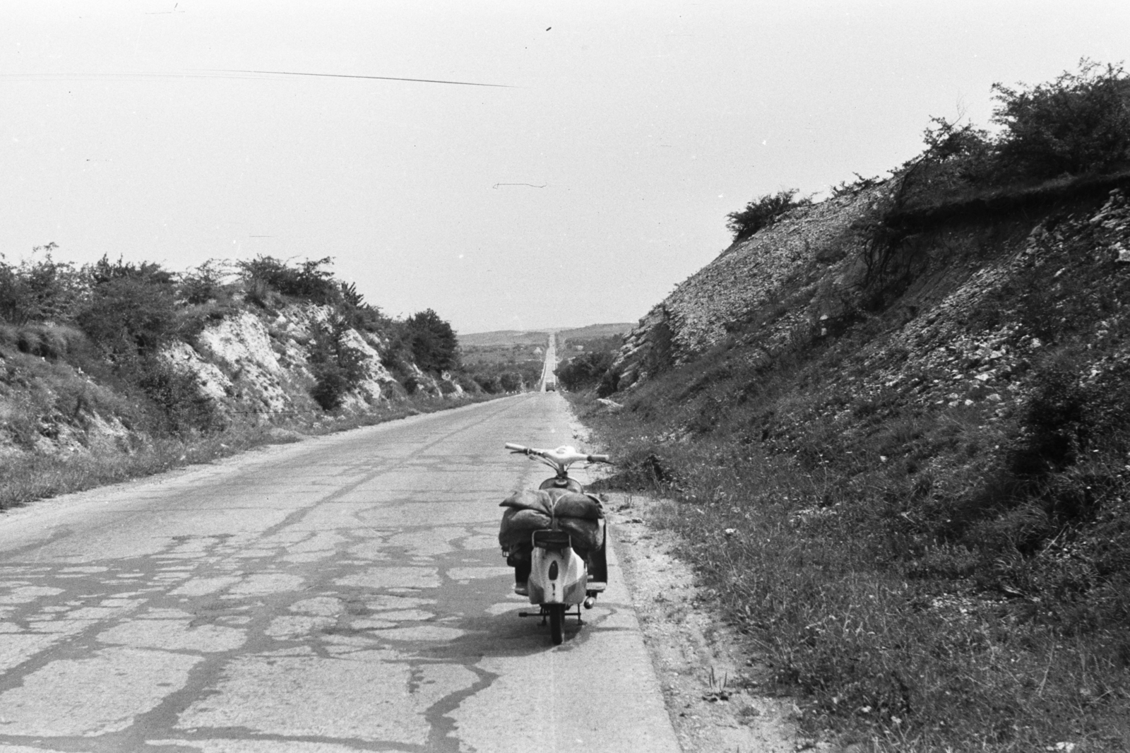 Magyarország, a 8-as főút Hajmáskér és Sóly között, Várpalota iirányába nézve., 1962, Chuckyeager tumblr, Csepel Panni, Fortepan #176073