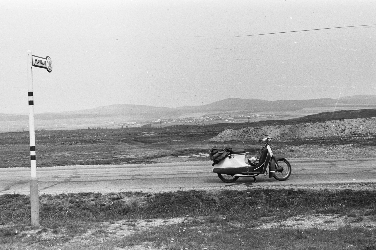 Hungary, a 8-as főút a Szentkirályszabadjai reptéri bekötőútnál. Háttérben Gyulafirátót., 1962, Chuckyeager tumblr, Fortepan #176074