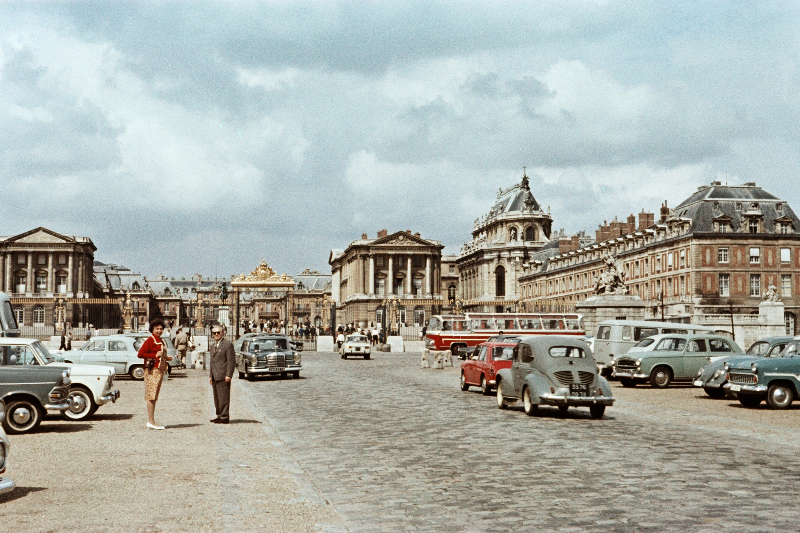 France, Versailles, a kastély az Avenue de Paris felől nézve., 1957, Chuckyeager tumblr, colorful, Fortepan #176218