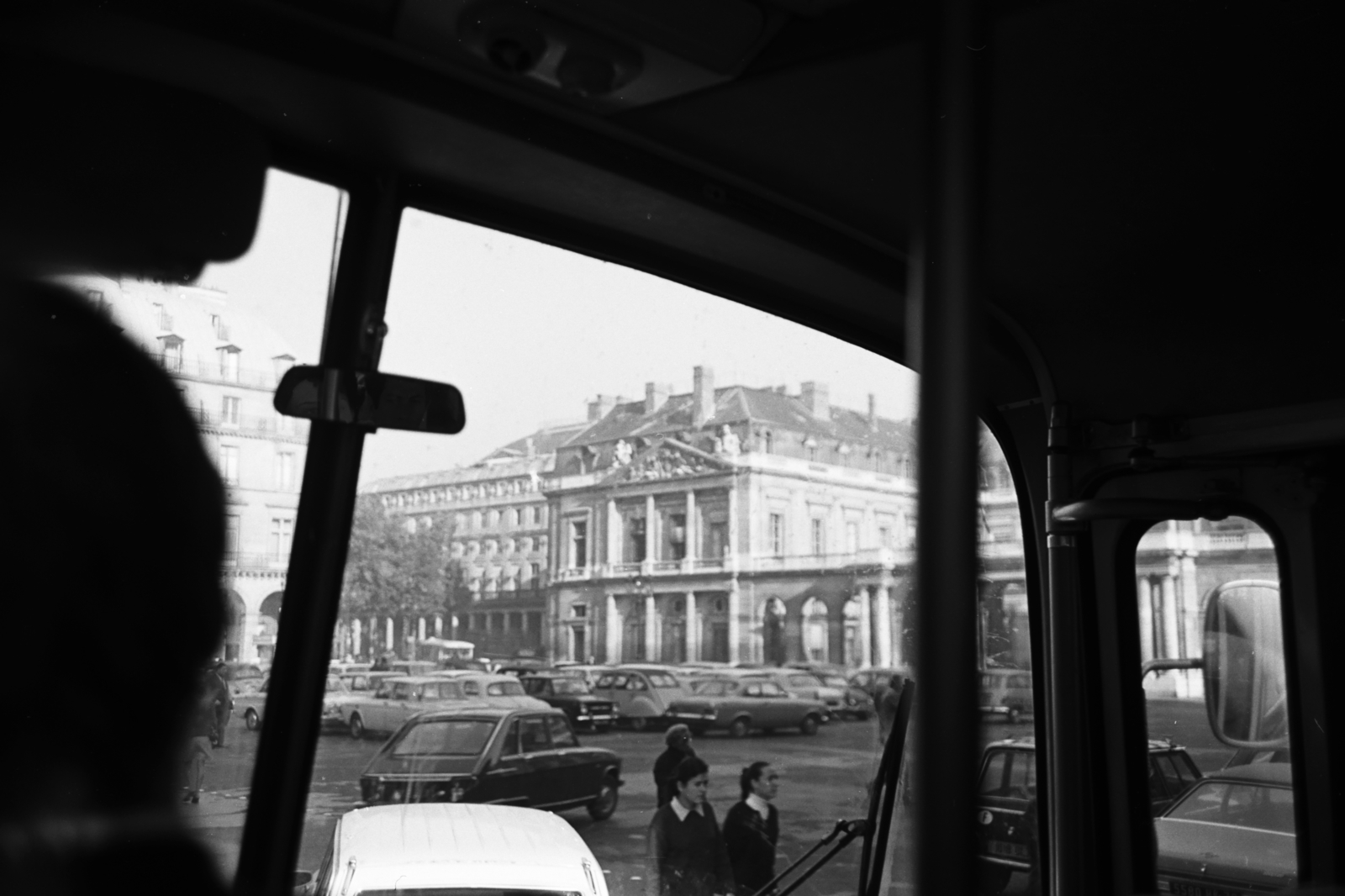 France, Paris, Place du Palais Royal, jobbra a Királyi Palota., 1967, Chuckyeager tumblr, Fortepan #176222