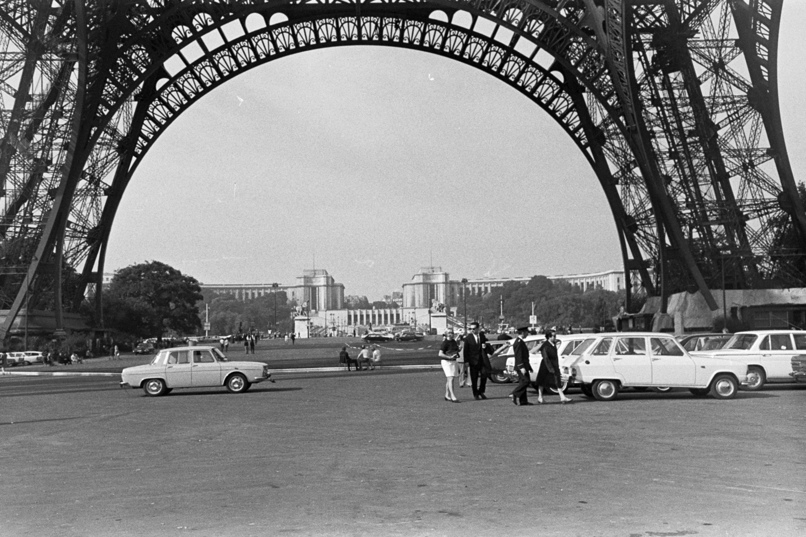 France, Paris, Eiffel-torony, háttérben a Trocadéro-kert és a Chaillot-palota., 1967, Chuckyeager tumblr, Fortepan #176243