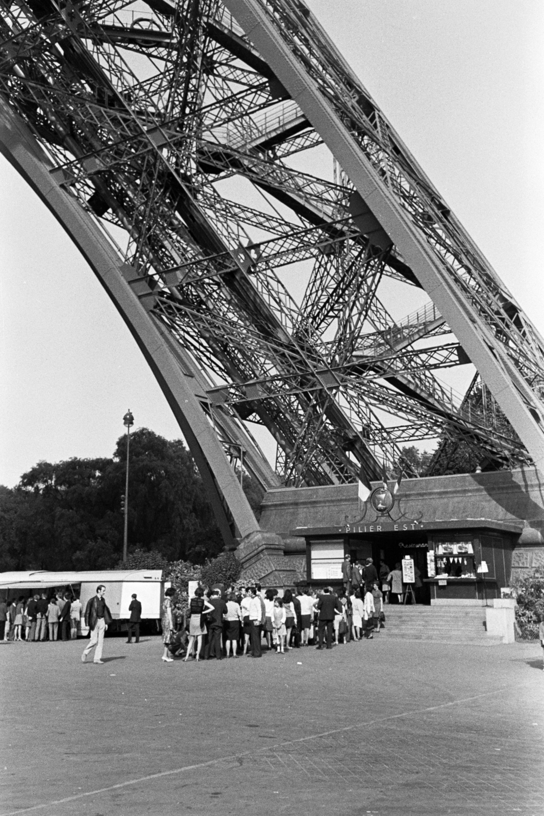 France, Paris, Eiffel-torony., 1967, Chuckyeager tumblr, Fortepan #176244