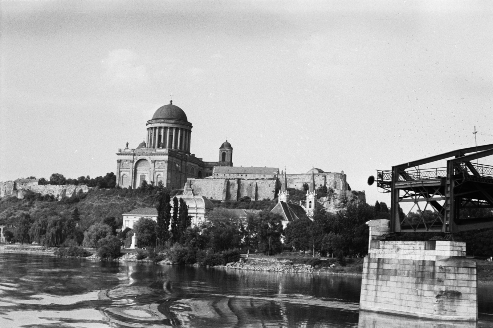 Hungary, Esztergom, a Bazilika a Dunáról nézve, jobbra a lerombolt Mária Valéria híd megmarad első nyílása., 1961, Chuckyeager tumblr, Cathedral, Danube, Fortepan #176276