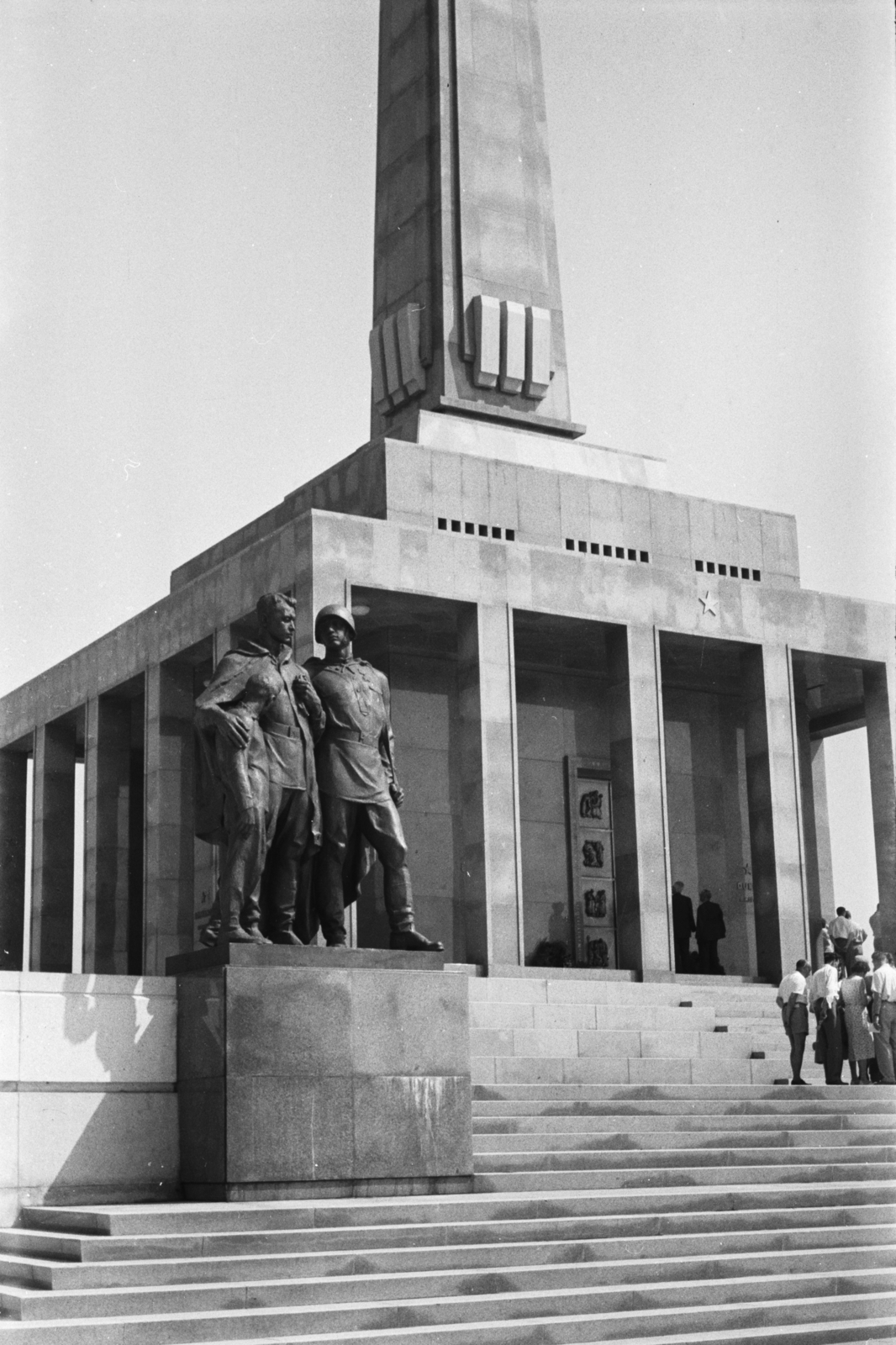 Slovakia, Bratislava, Slavín emlékmű., 1960, Chuckyeager tumblr, Czechoslovakia, sculpture, monument, Fortepan #176278