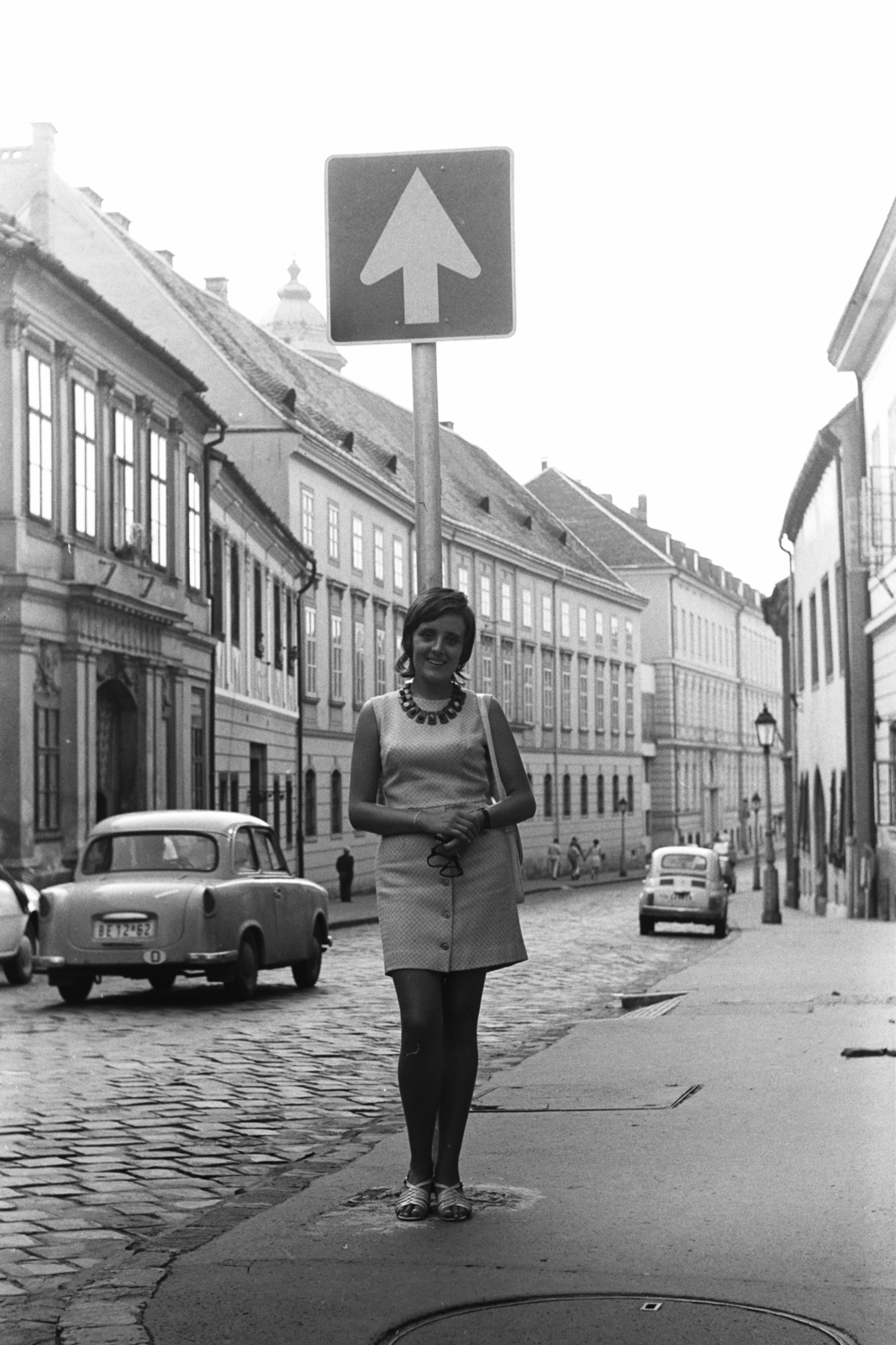 Magyarország, budai Vár, Budapest I., Országház utca a Fortuna köztől a Kapisztrán tér felé nézve., 1972, Chuckyeager tumblr, Budapest, Fortepan #176292