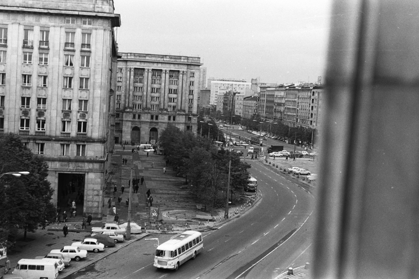 Poland, Warsaw, kilátás az MDM hotelből az Alkotmány tér (Plac Konstytucji) és az ulica Marszałkowska felé., 1970, Chuckyeager tumblr, Fortepan #176307