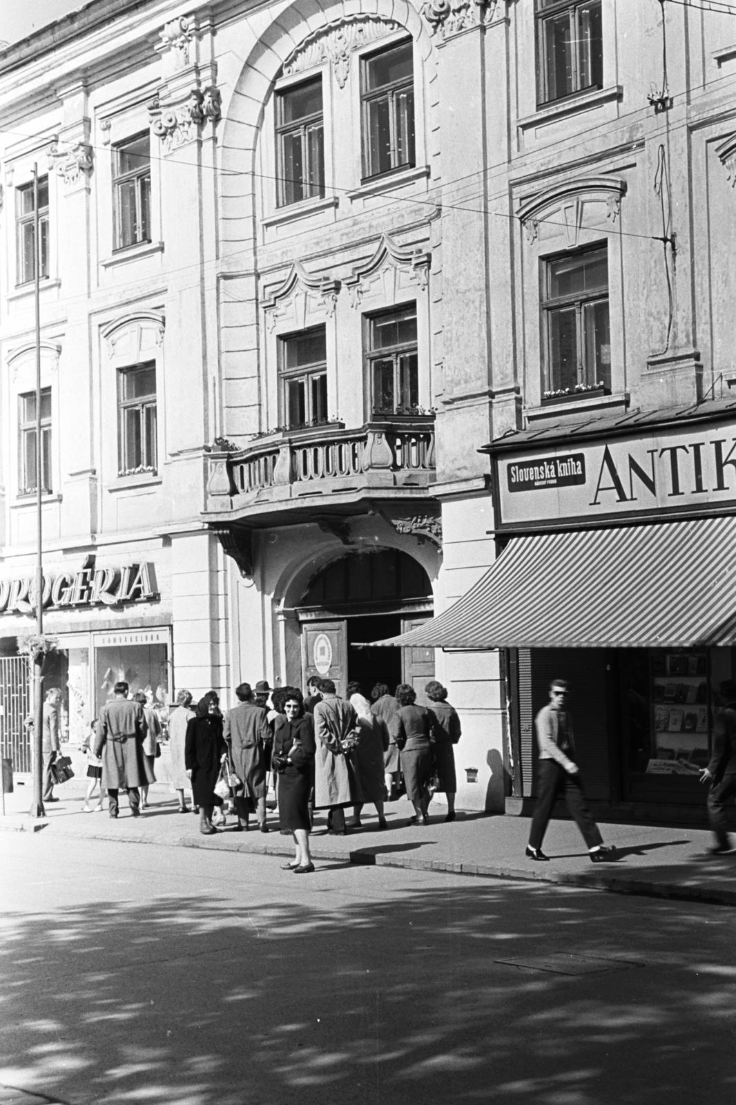 Slovakia, Košice, Leninova ulica (később Fő utca, ulica Hlavná)., 1960, Chuckyeager tumblr, pedestrian, Fortepan #176328