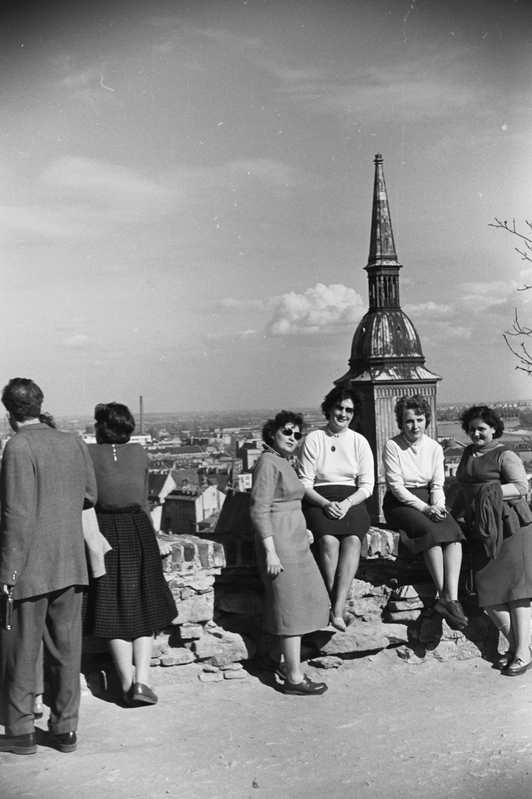 Slovakia, Bratislava, kilátás a várból, háttérben a Szent Márton koronázó templom tornya., 1960, Chuckyeager tumblr, Czechoslovakia, sitting on a wall, women, Fortepan #176332