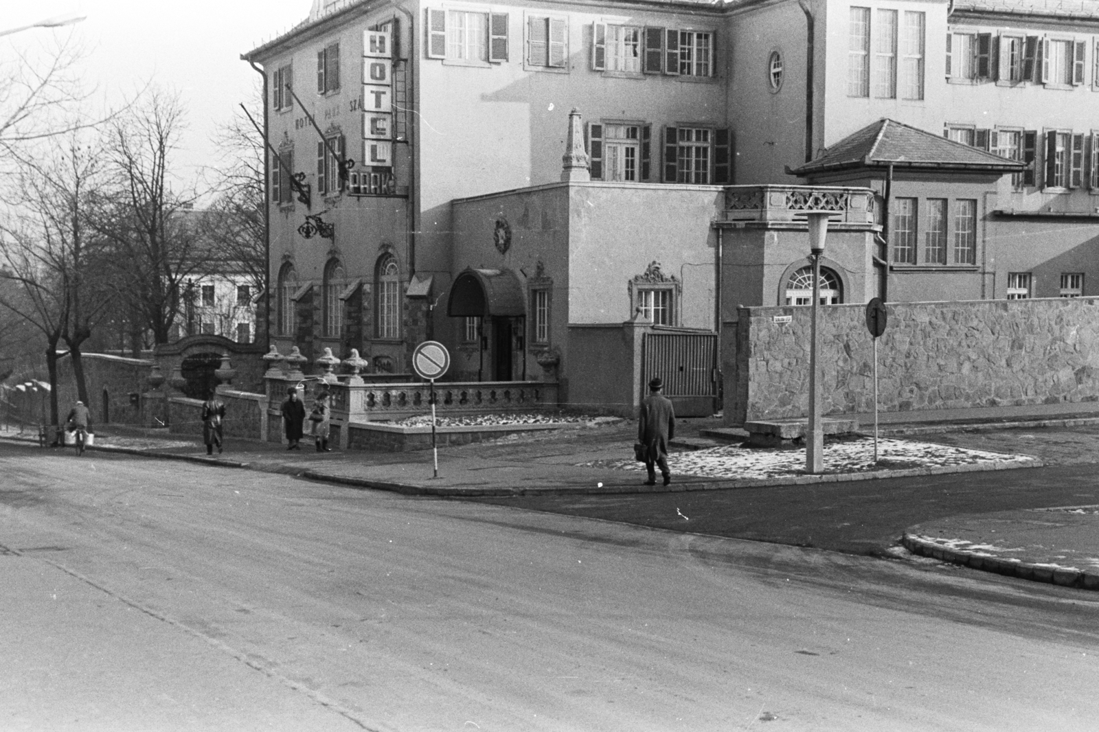Hungary, Eger, Klapka György utca, Park Szálló., 1966, Chuckyeager tumblr, Fortepan #176346